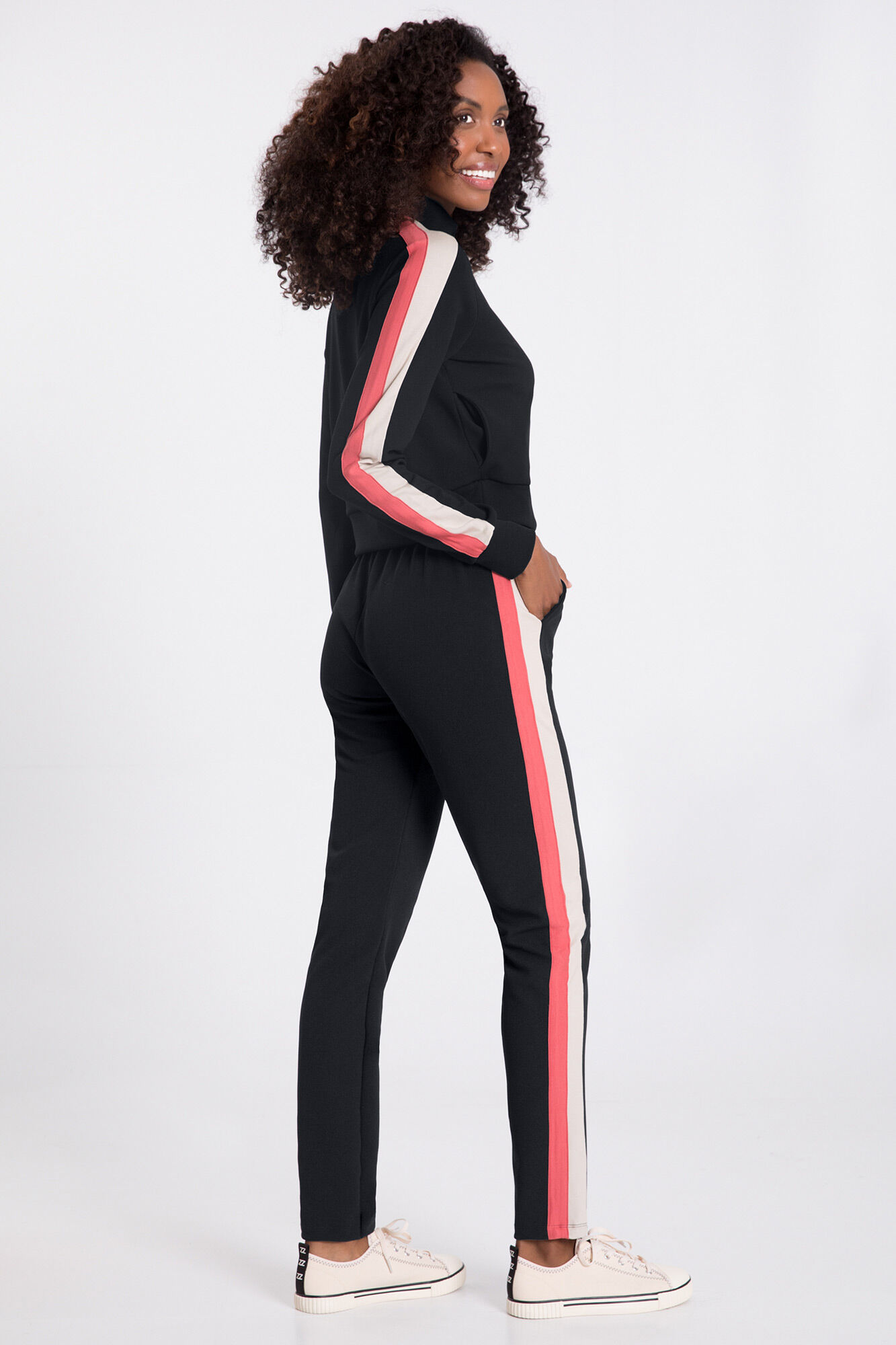 Calça com best sale listras na lateral