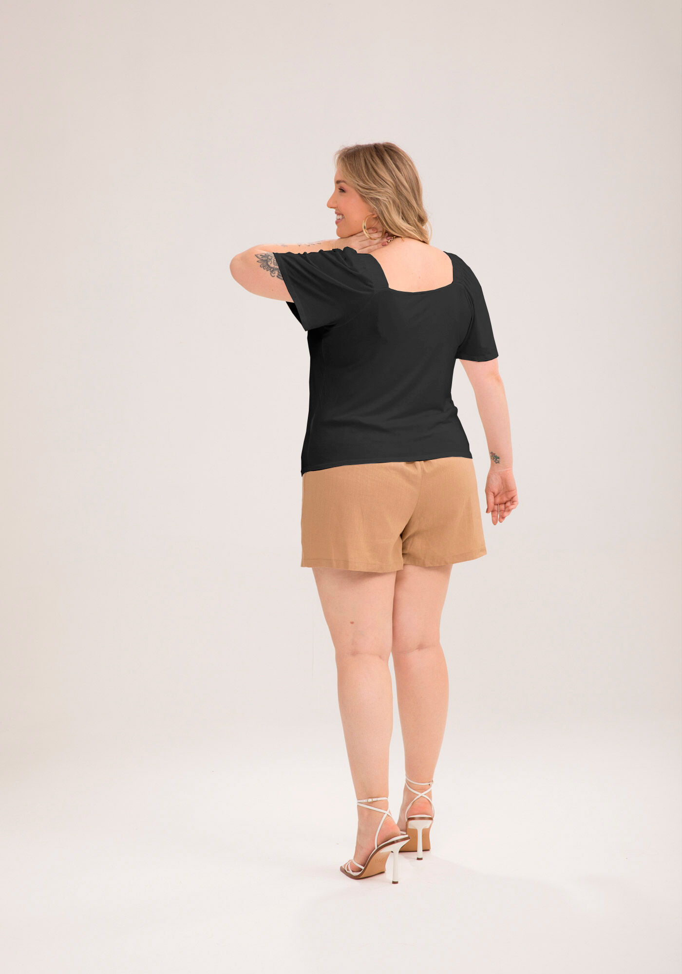 Blusa Plus Size em Malha Viscose com Manga Flare, PRETO REATIVO, large.