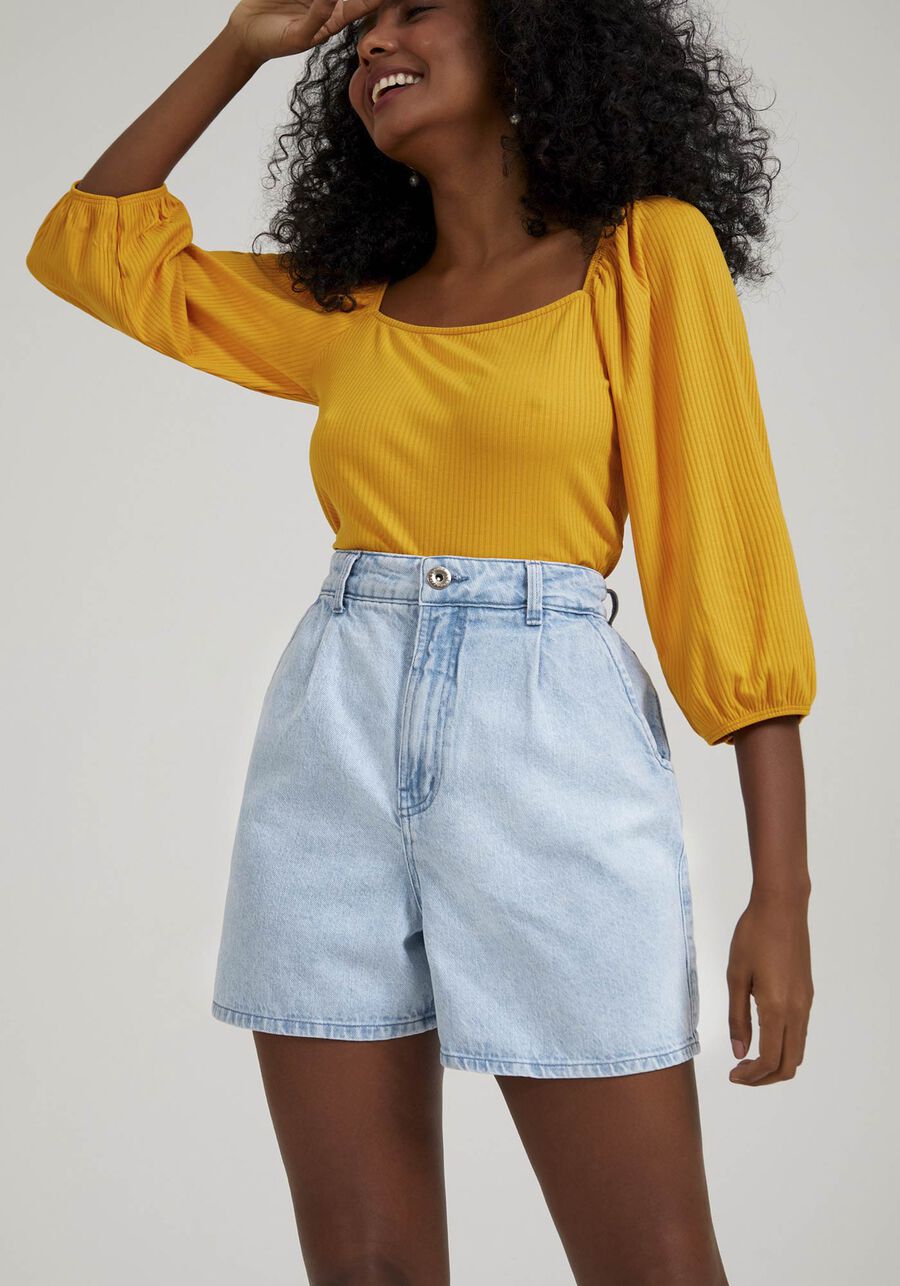 Shorts Jeans Mommy Claro com Cintura Alta, JEANS. Shorts Jeans Mommy Claro com Cintura Alta, JEANS, large.