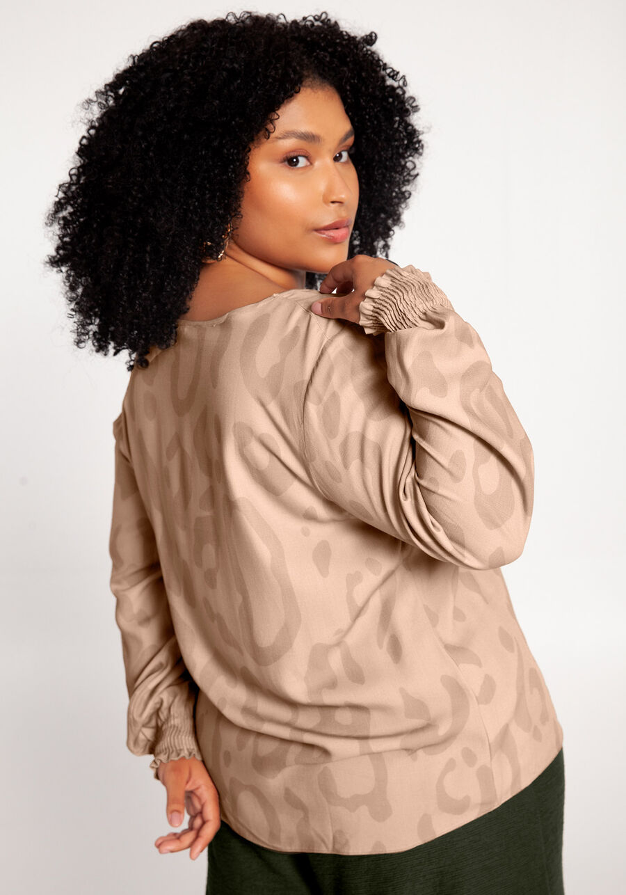 Blusa Plus Size em Viscose com Comprimento Mullet, . Blusa Plus Size em Viscose com Comprimento Mullet, , large.