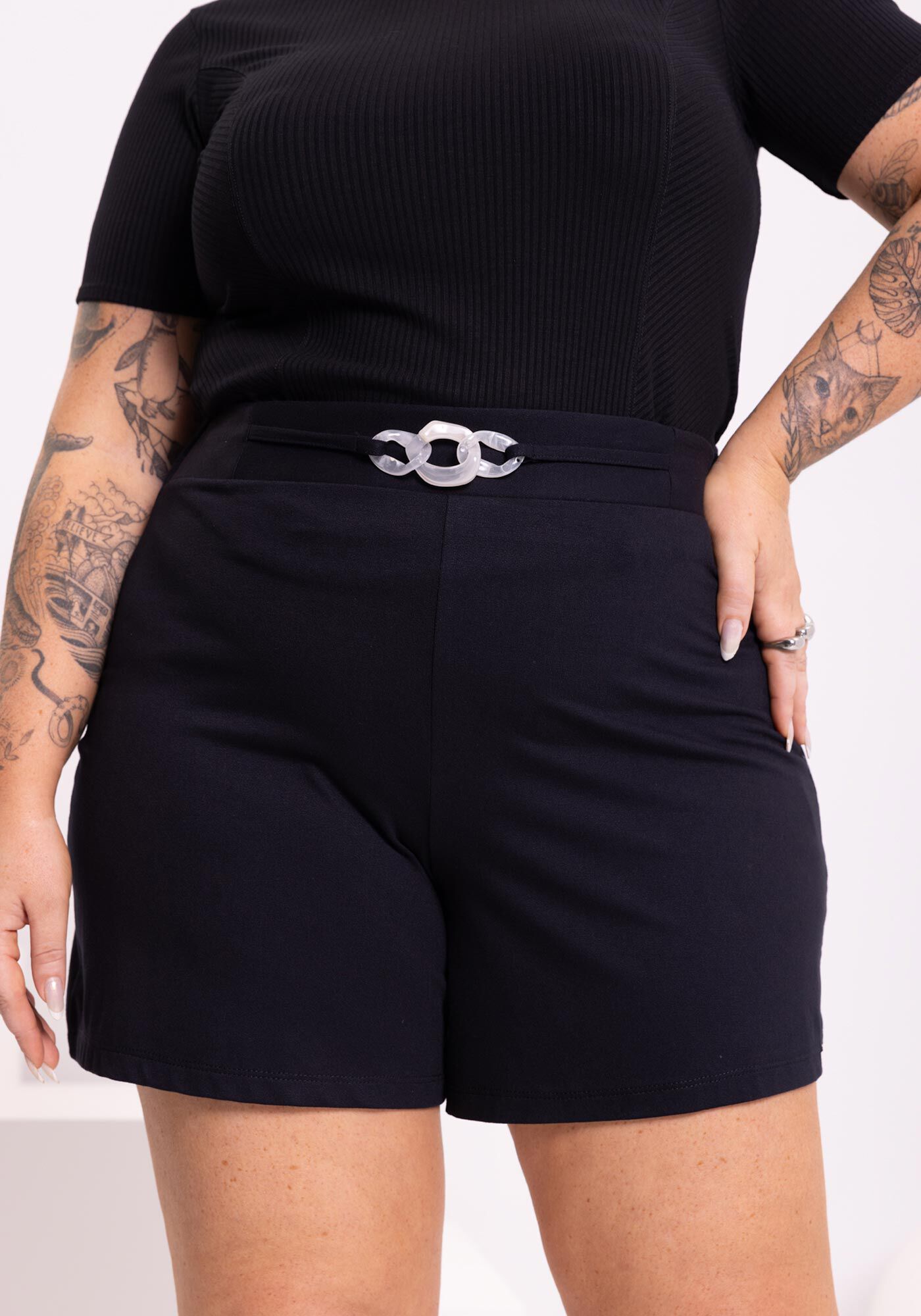 Shorts De Cintura Alta Com Detalhe Frontal Em Malha Crepe, PRETO, large.