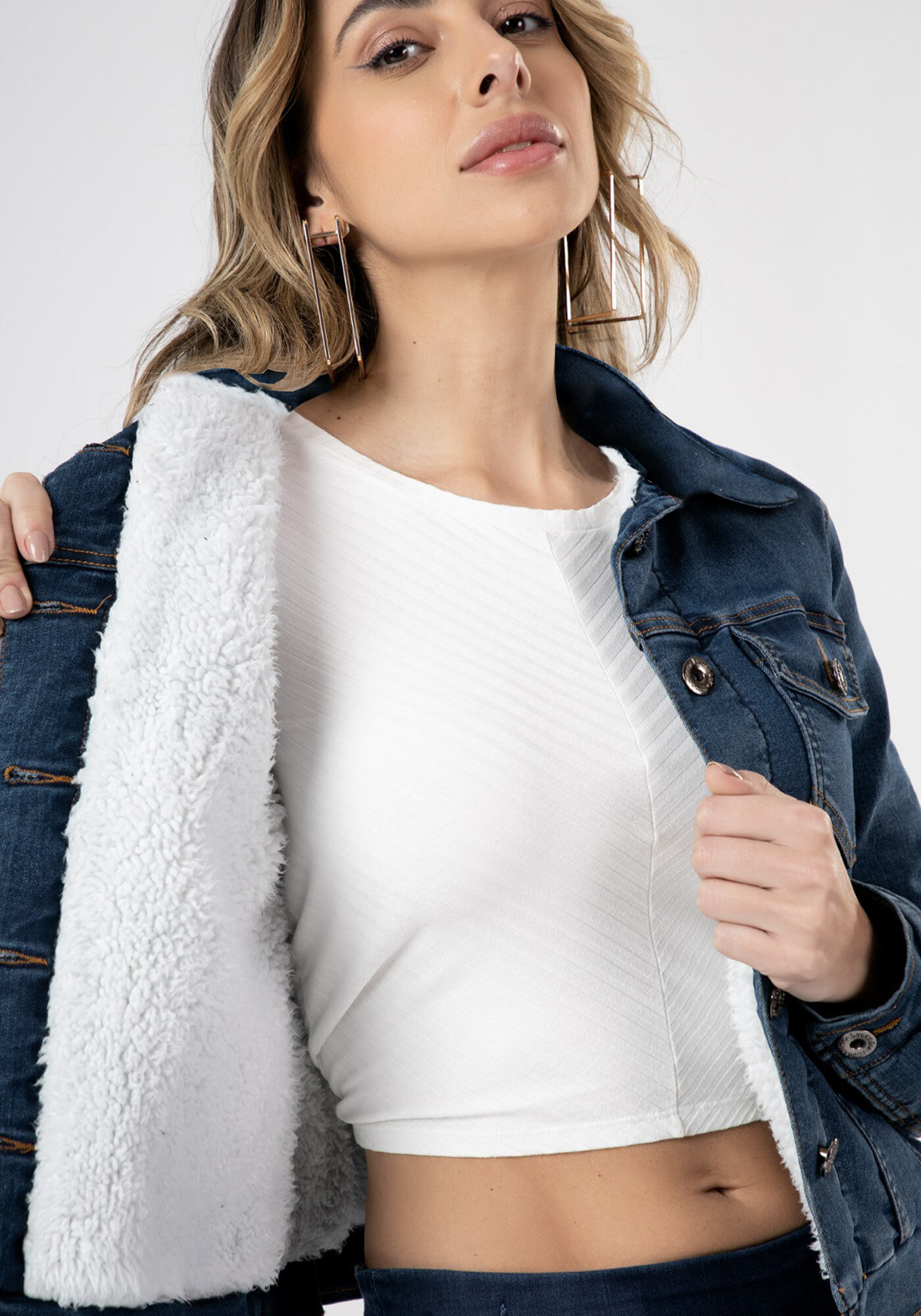 Jaqueta Jeans com Pelo Carneirinho