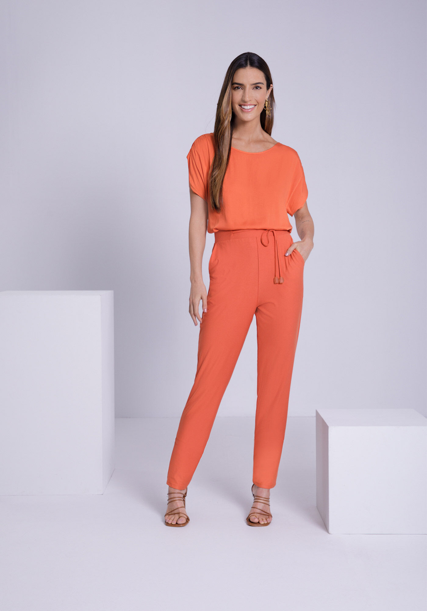 Body em Tecido Plano com Franzido Manga, LARANJA RUSTY, large.