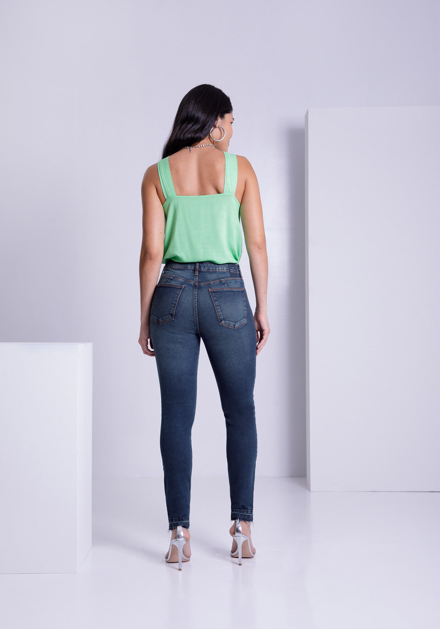 Blusa Al&ccedil;as em Tecido Plano com Decote V, , large.