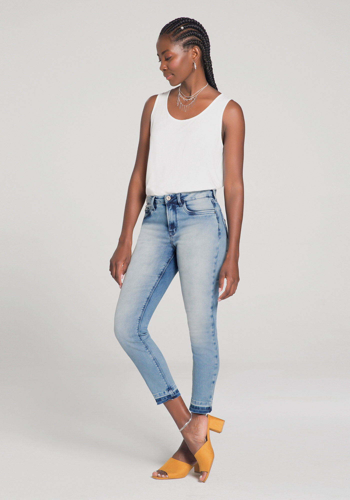 Calça jeans cor clearance de pele feminina