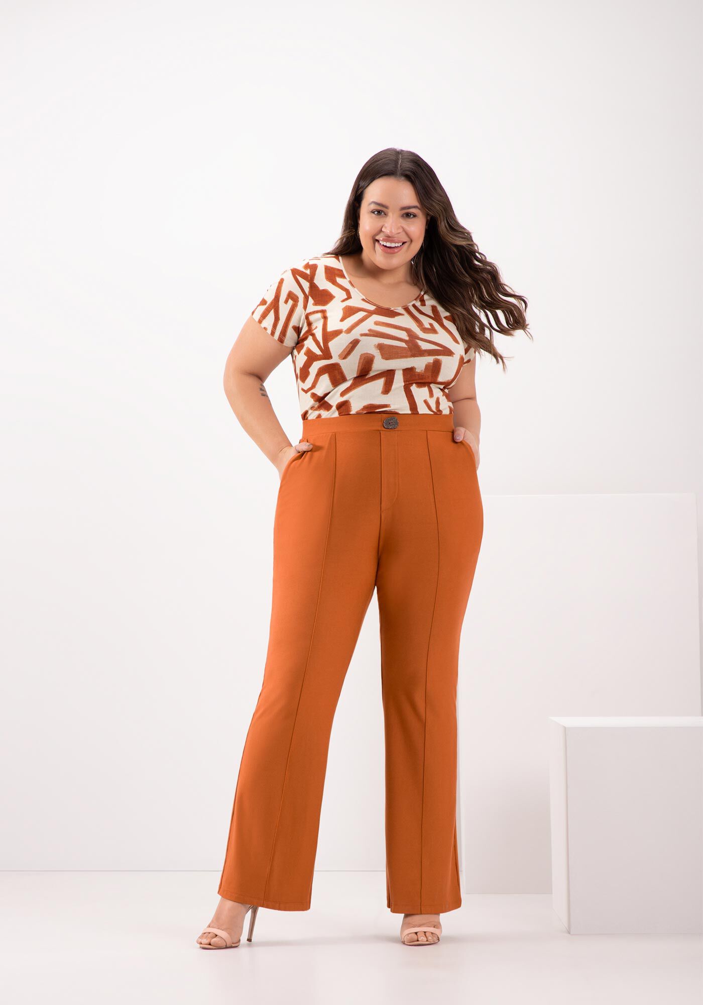 Blusa Estampada De Mangas Curtas Plus Size Em Malha, ABRACO BEGE, large.