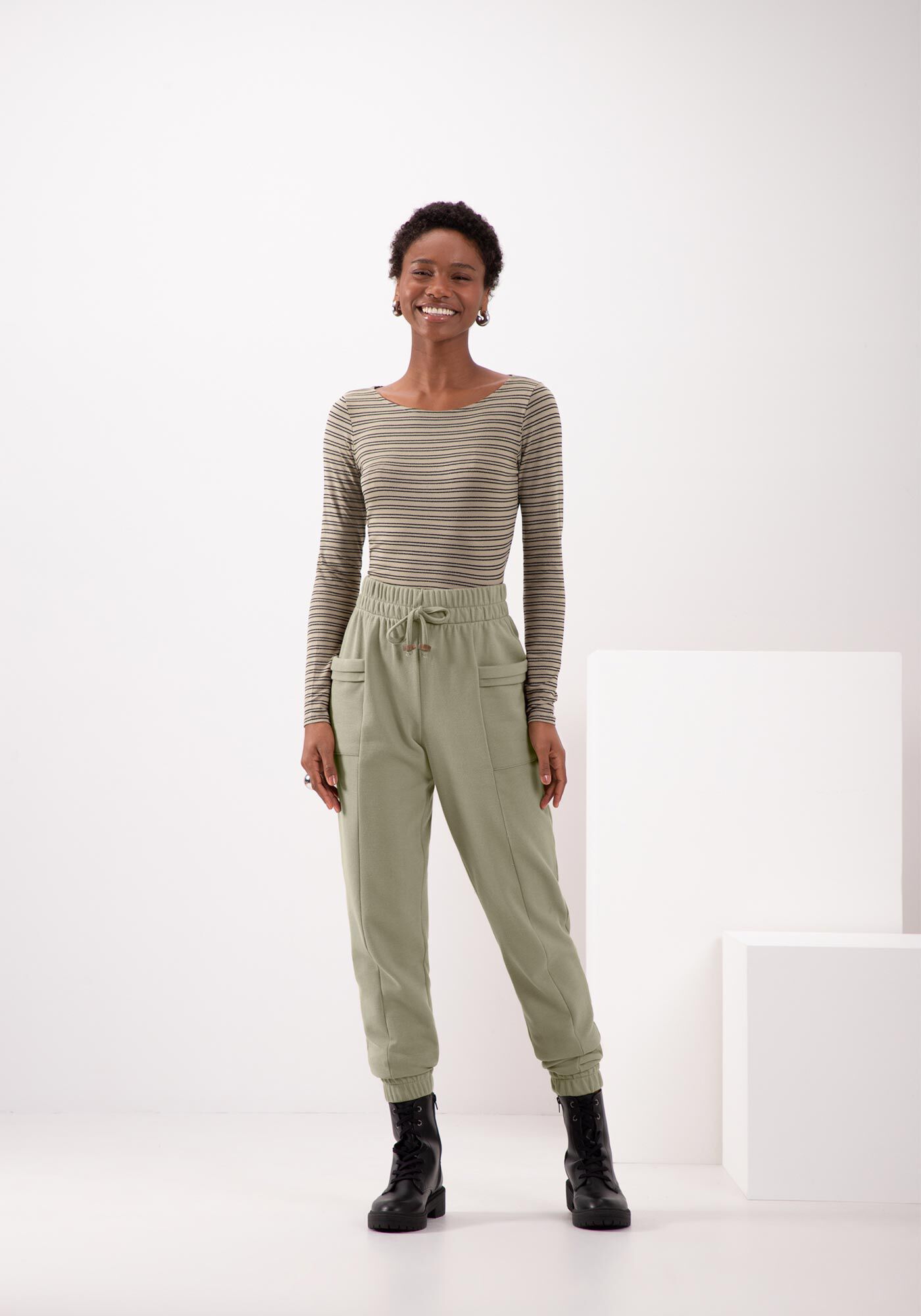 Blusa De Mangas Longas Em Malha Crepe Listrada, VERDE EUCALIPTO, large.