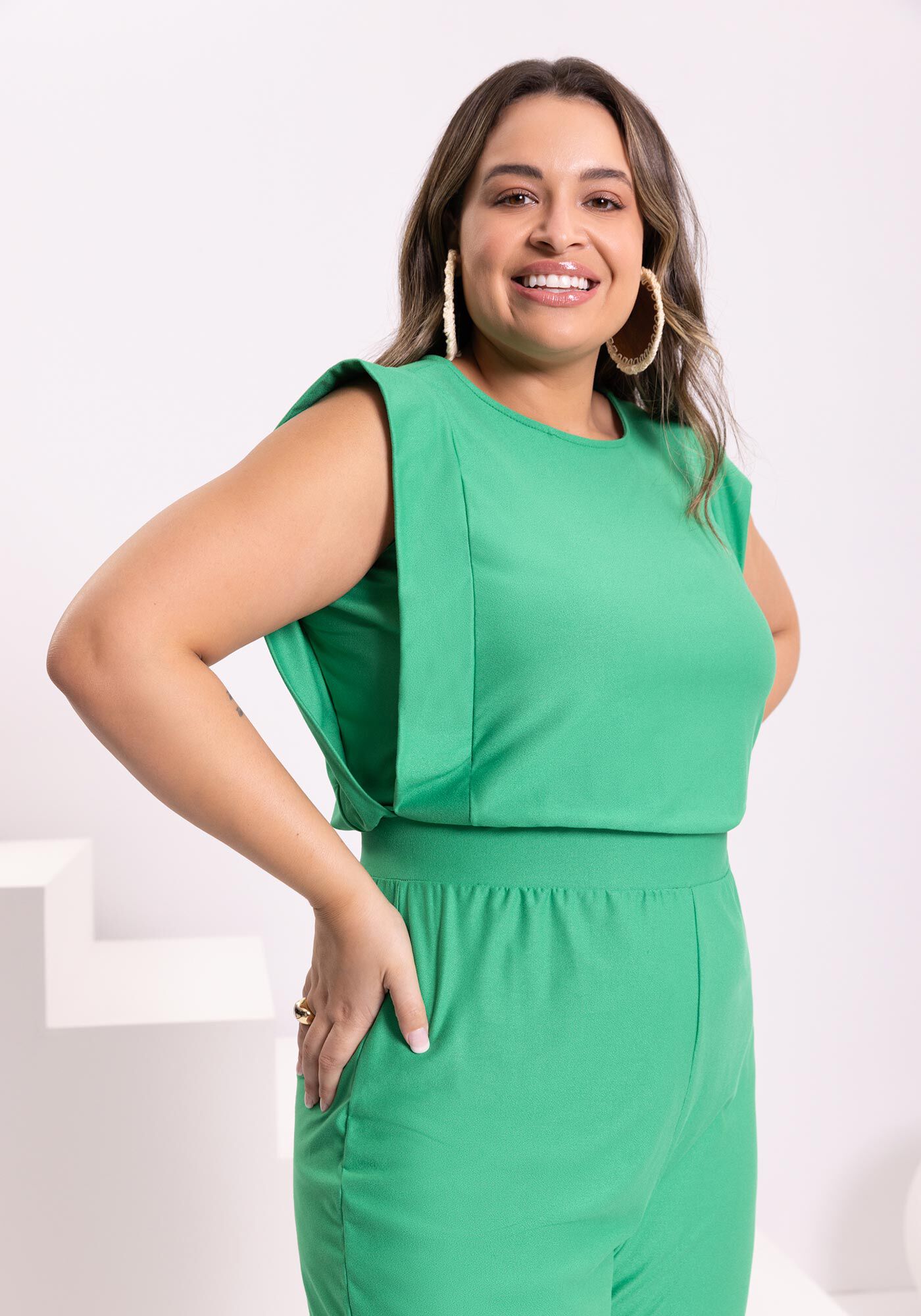 Macac&atilde;o Longo Com Decote Redondo Em Malha Crepe, VERDE ALGA, large.