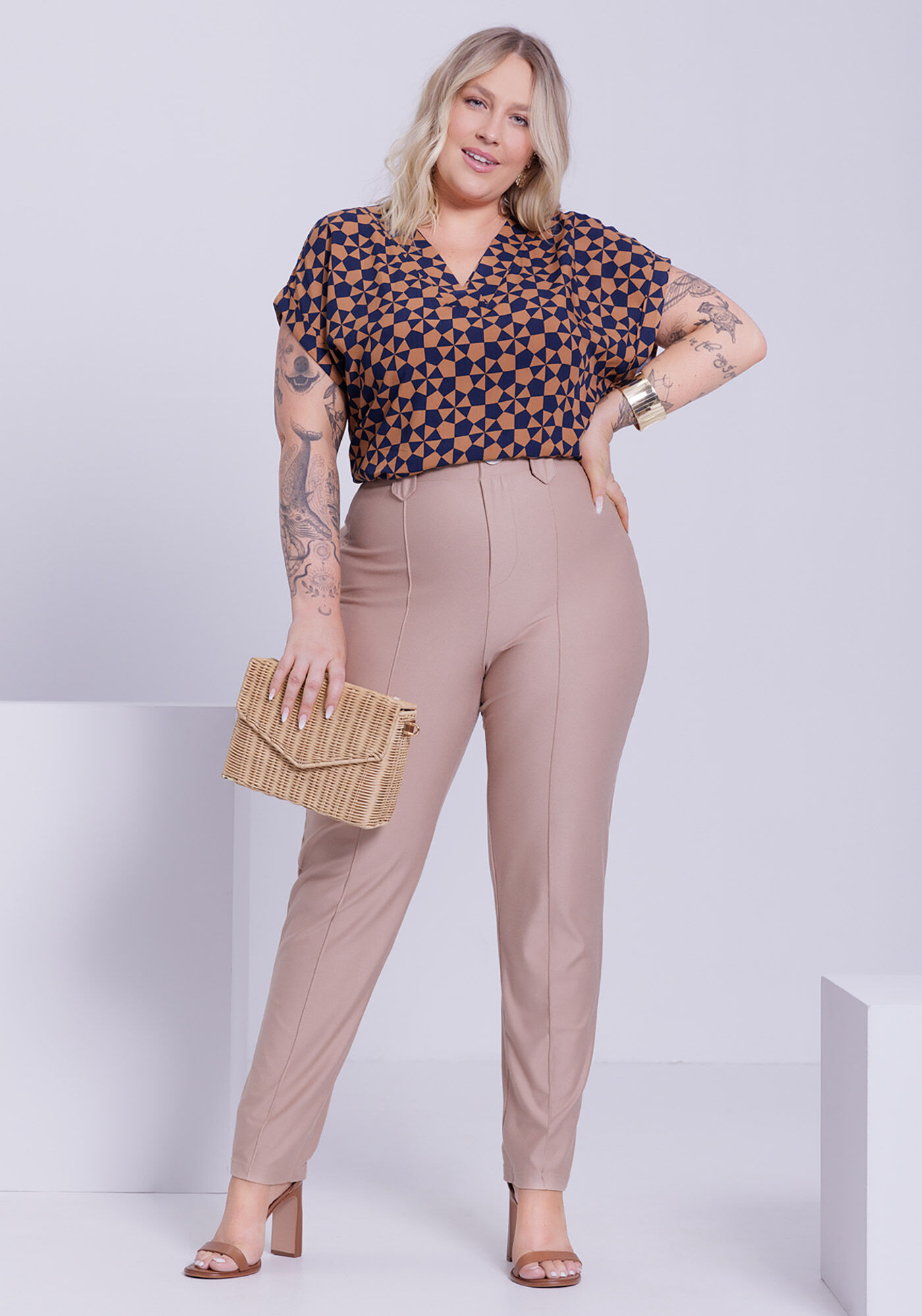 Cal&ccedil;a Slim Plus Size em Malha Crepe Alfaiataria, BEGE WOOL, large.