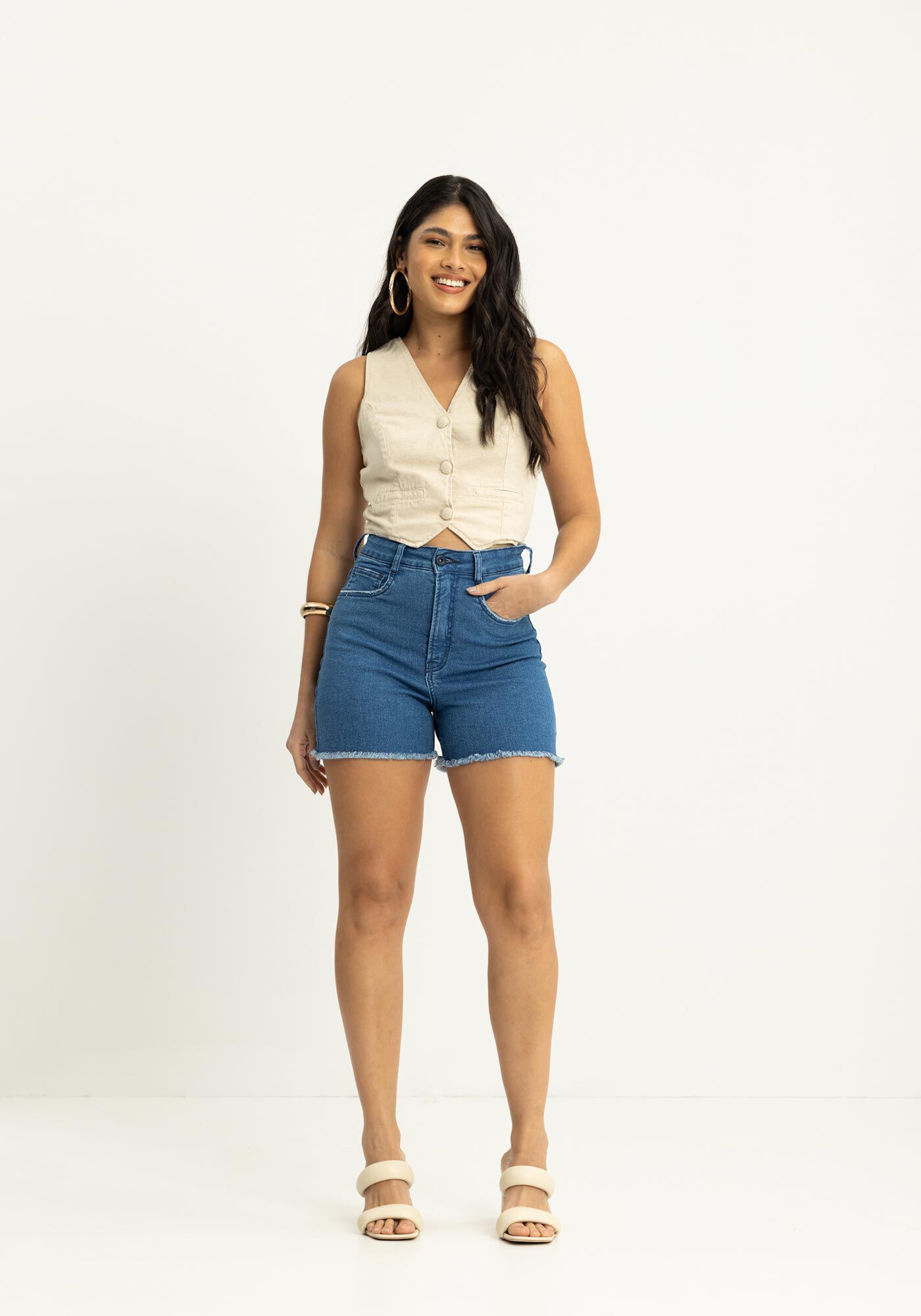 Shorts Mom Jeans Com Barras Desfiadas Chapa Barriga, JEANS, large.