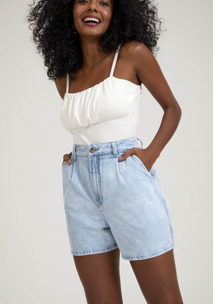 Shorts Jeans Mommy Claro com Cintura Alta, JEANS. Shorts Jeans Mommy Claro com Cintura Alta, JEANS, large.
