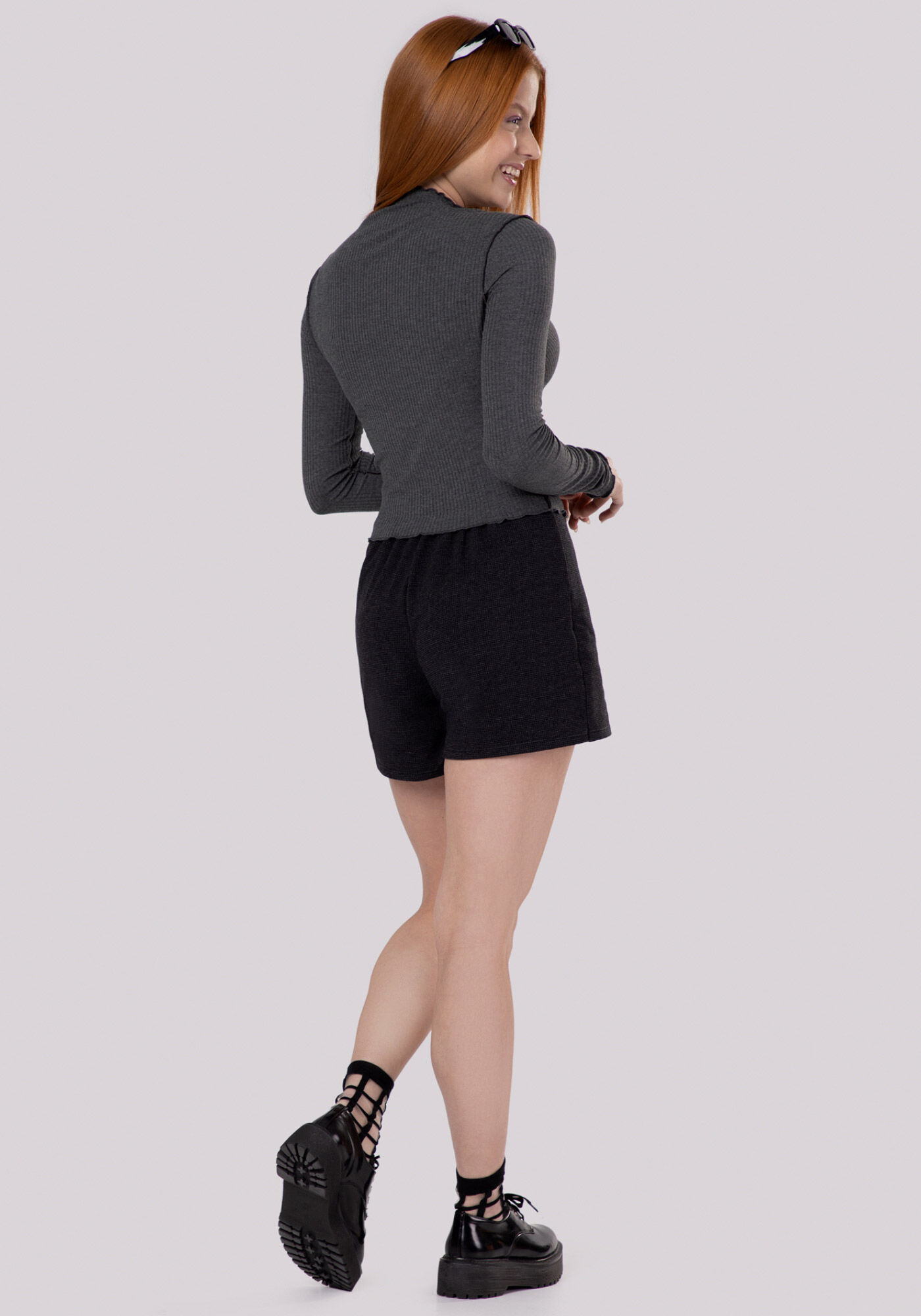 Shorts Saia Juvenil em Malha Pied Poule com Fenda, PRETO REATIVO, large.