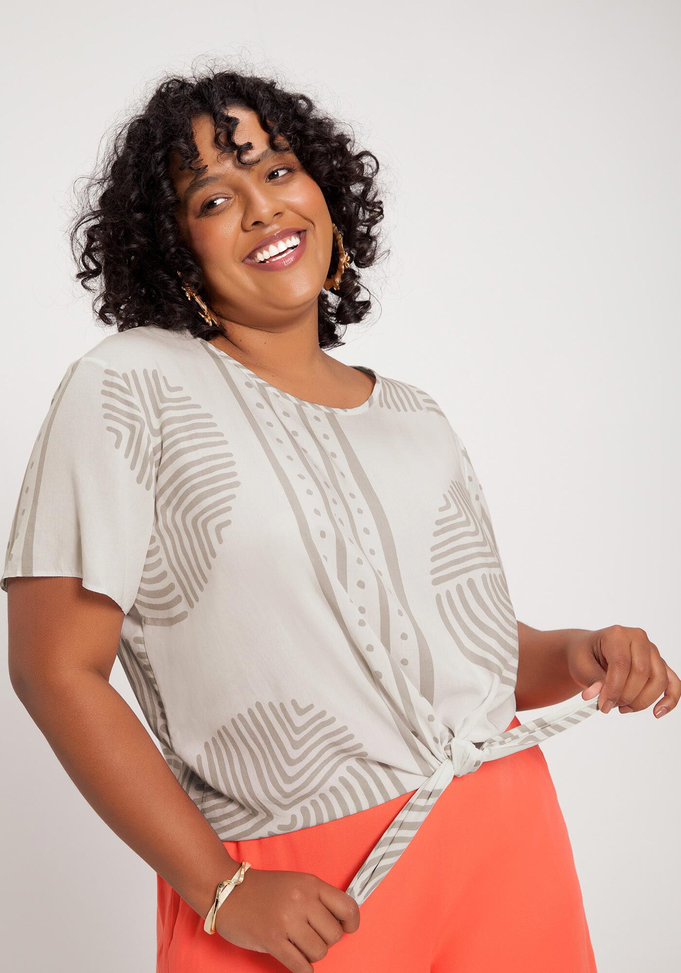 Blusa Plus Size em Viscose com Amarra o Lunender