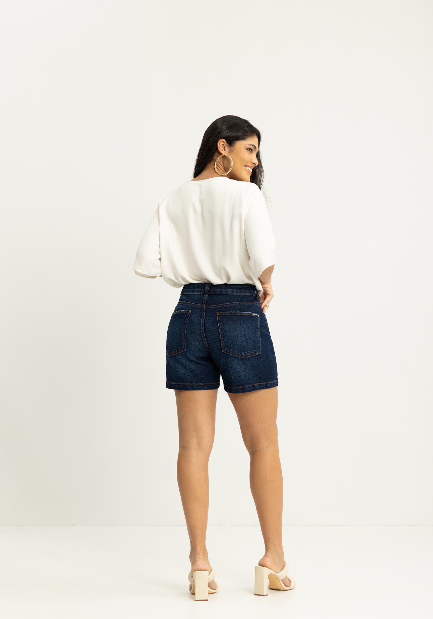 Shorts Boyfriend Com Cintura M&eacute;dia Em Jeans Com Elastano, JEANS, large.
