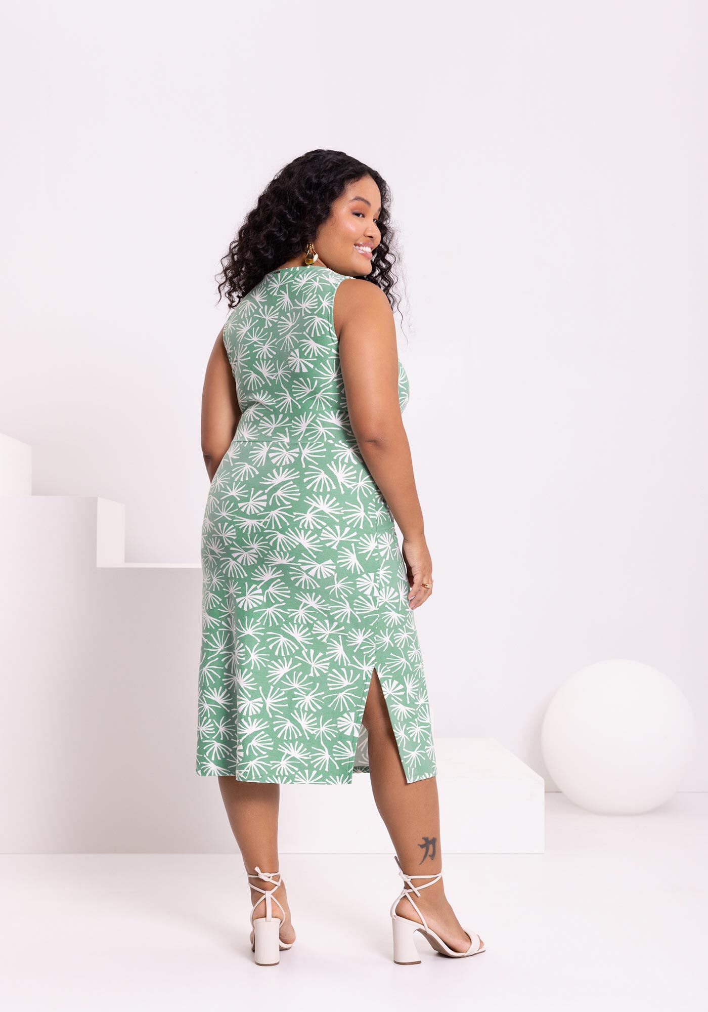 Vestido Midi Sem Mangas Com Recorte No Ombro Em Malha Crepe, , large.