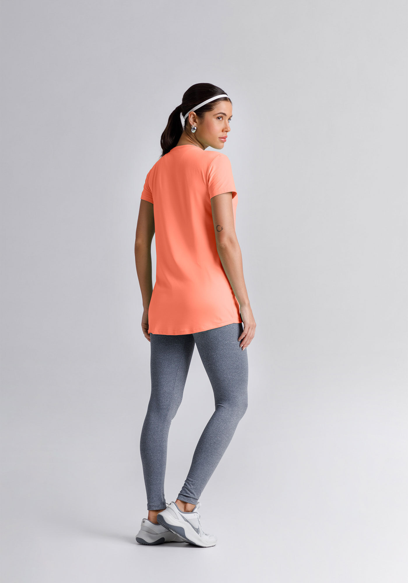 Blusa B&aacute;sica Lisa De Mangas Curtas Em Malha De Poliamida, , large.