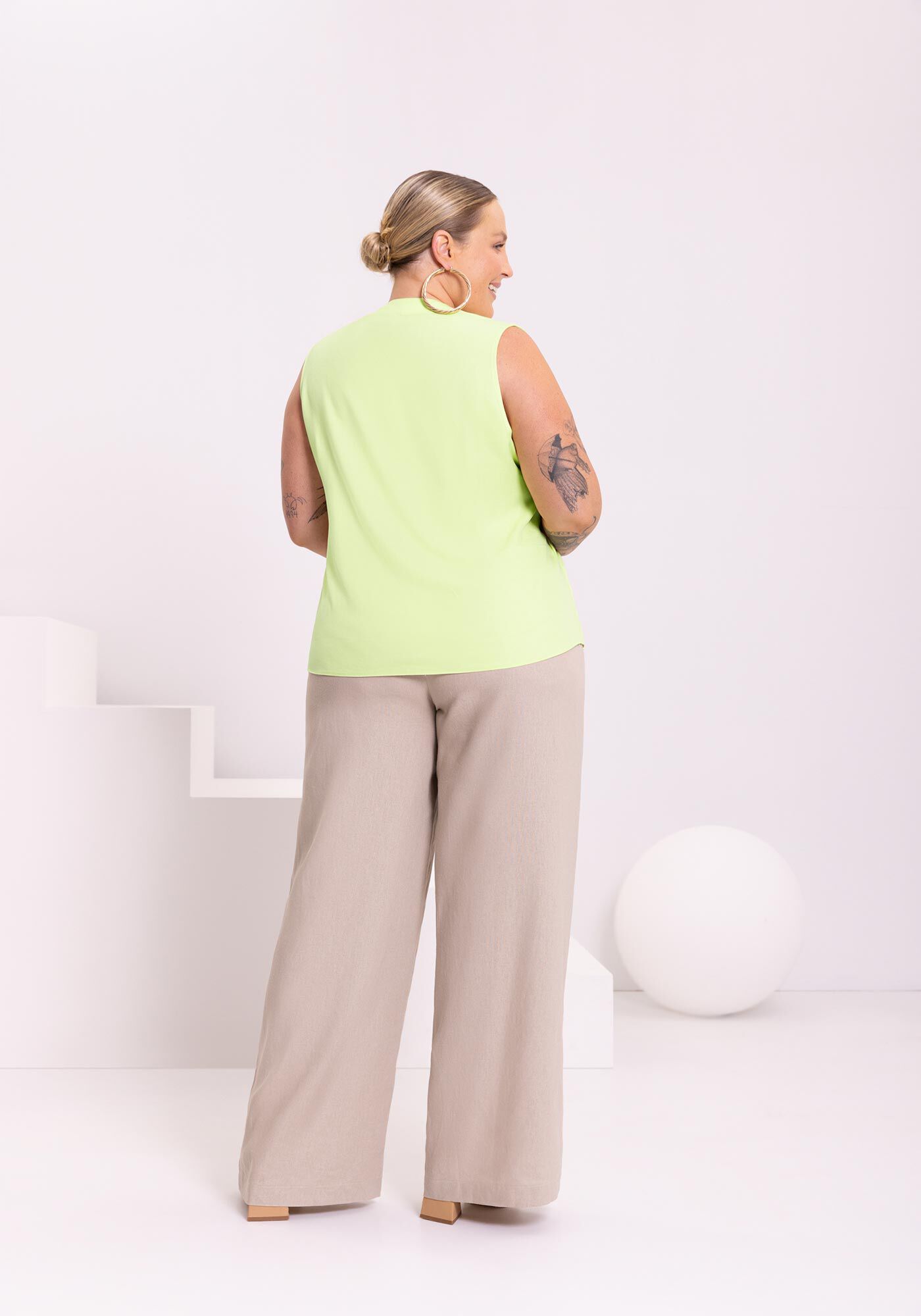 Blusa Com Decote Em V E Gola Drapeada Em Viscose Respons&aacute;vel, , large.