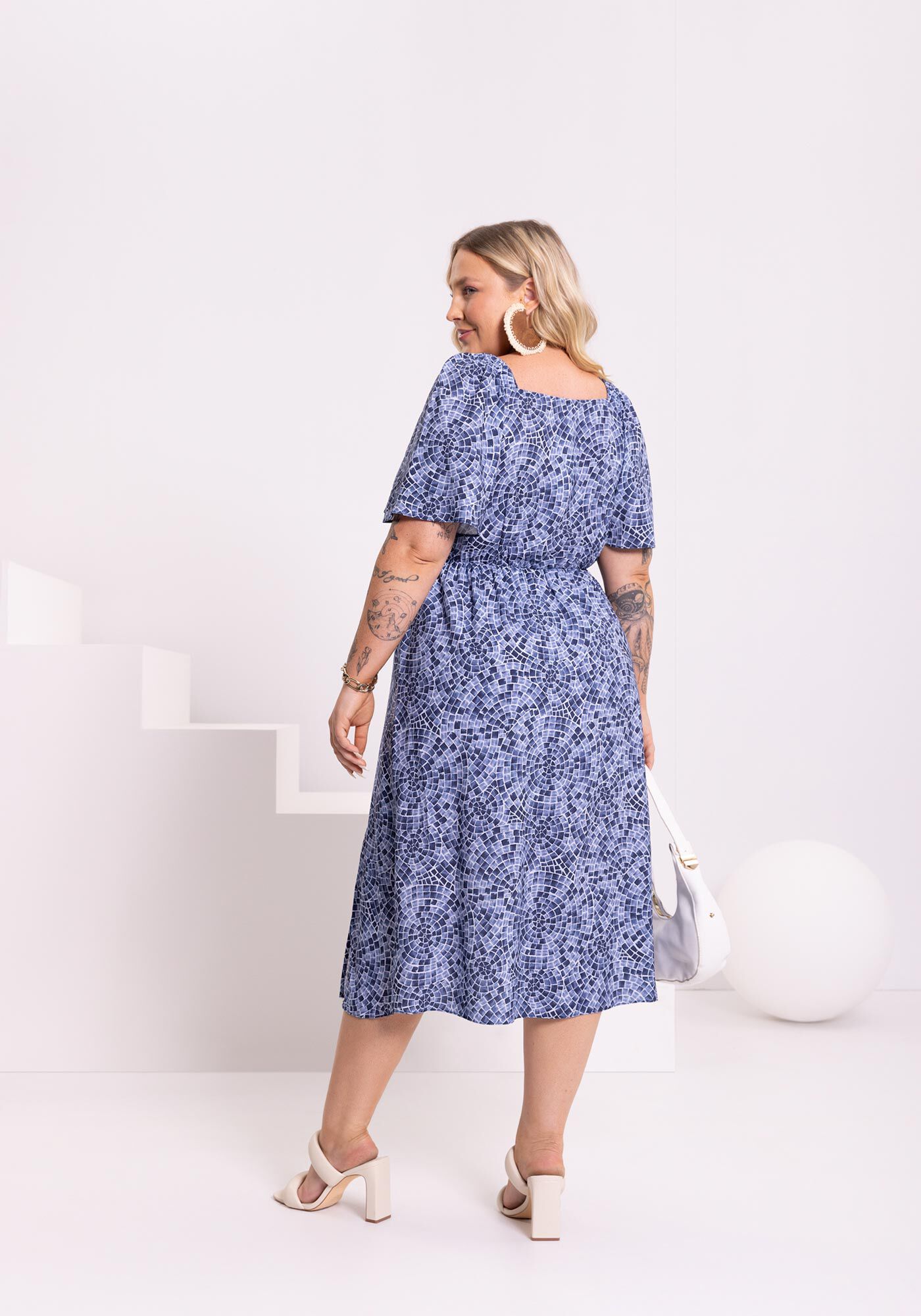 Vestido Midi Estampado Com Manga Flare E Decote Reto, , large.