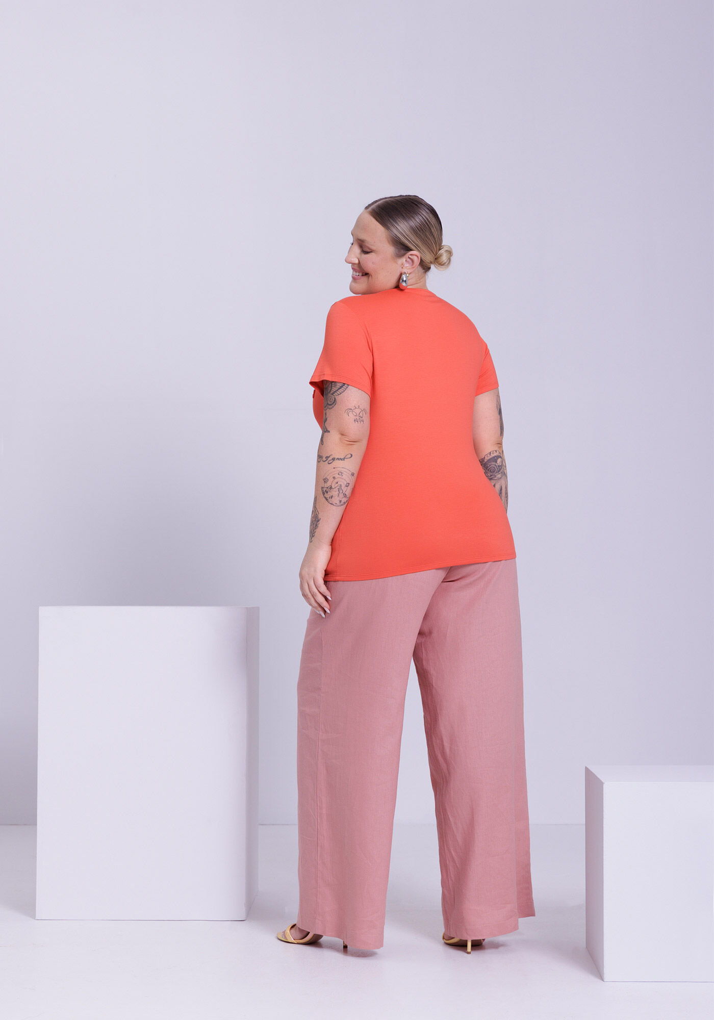 Cal&ccedil;a Wide Leg Plus Size em Tecido Linho com Cinto, ROSA LAVANDER, large.