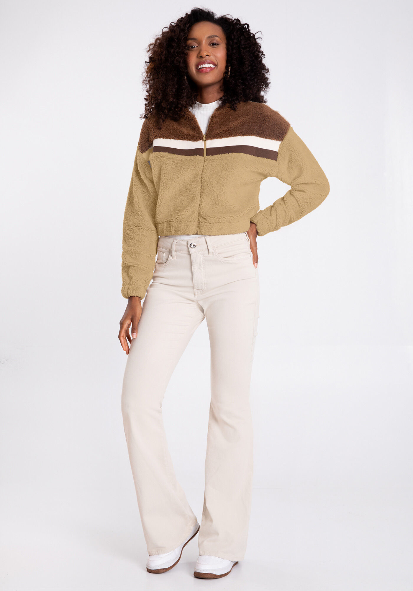 Jaqueta Cropped em Pelo Carneirinho com Retil nea Lunender