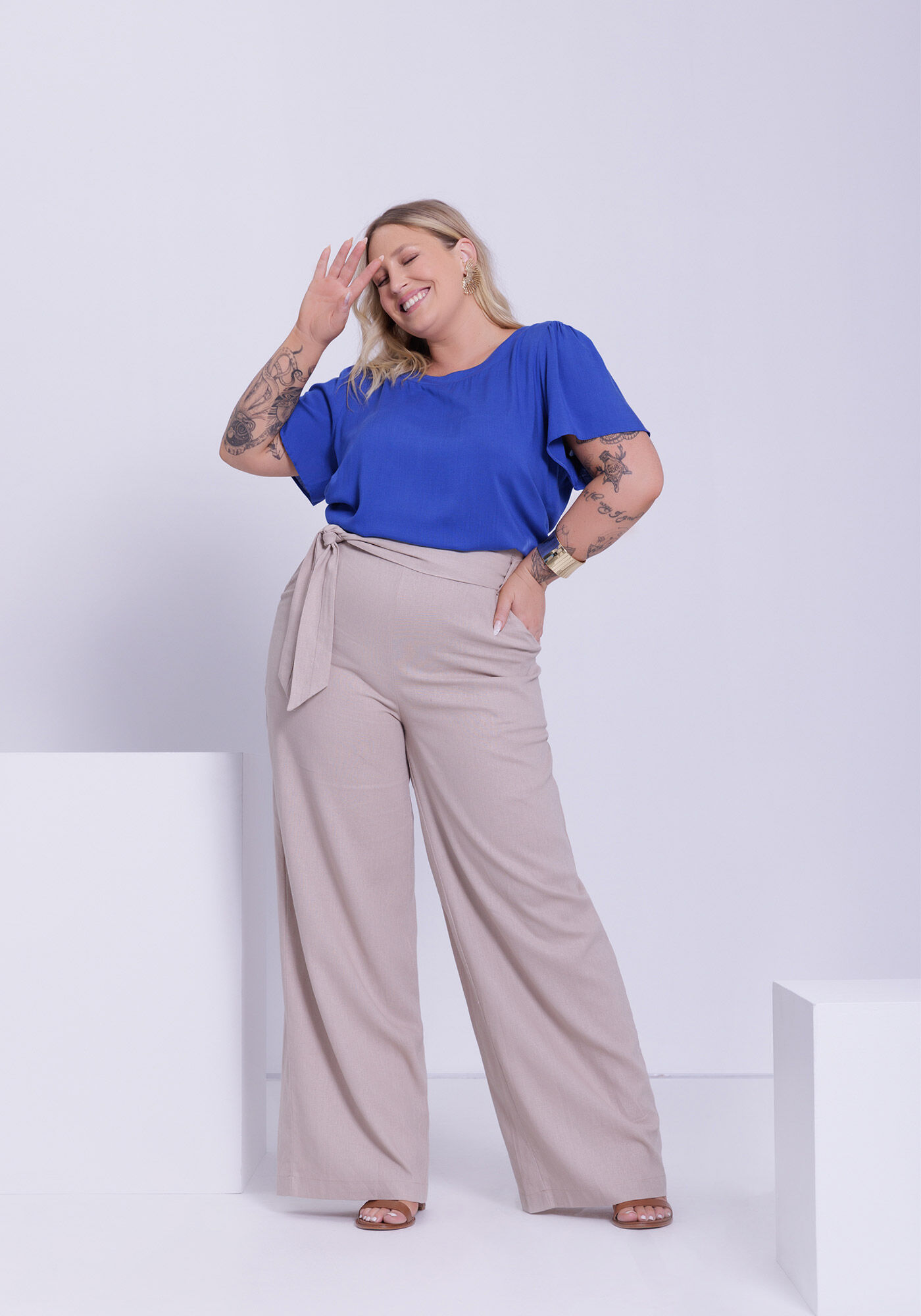 Blusa Plus Size em Viscose com Franzido Mangas, AZUL OPEN SEA, large.