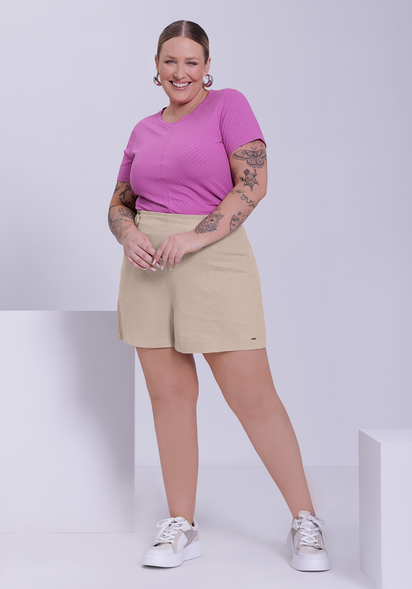 Blusa B&aacute;sica Canelada De Mangas Curtas Com Recorte Frontal, , large.