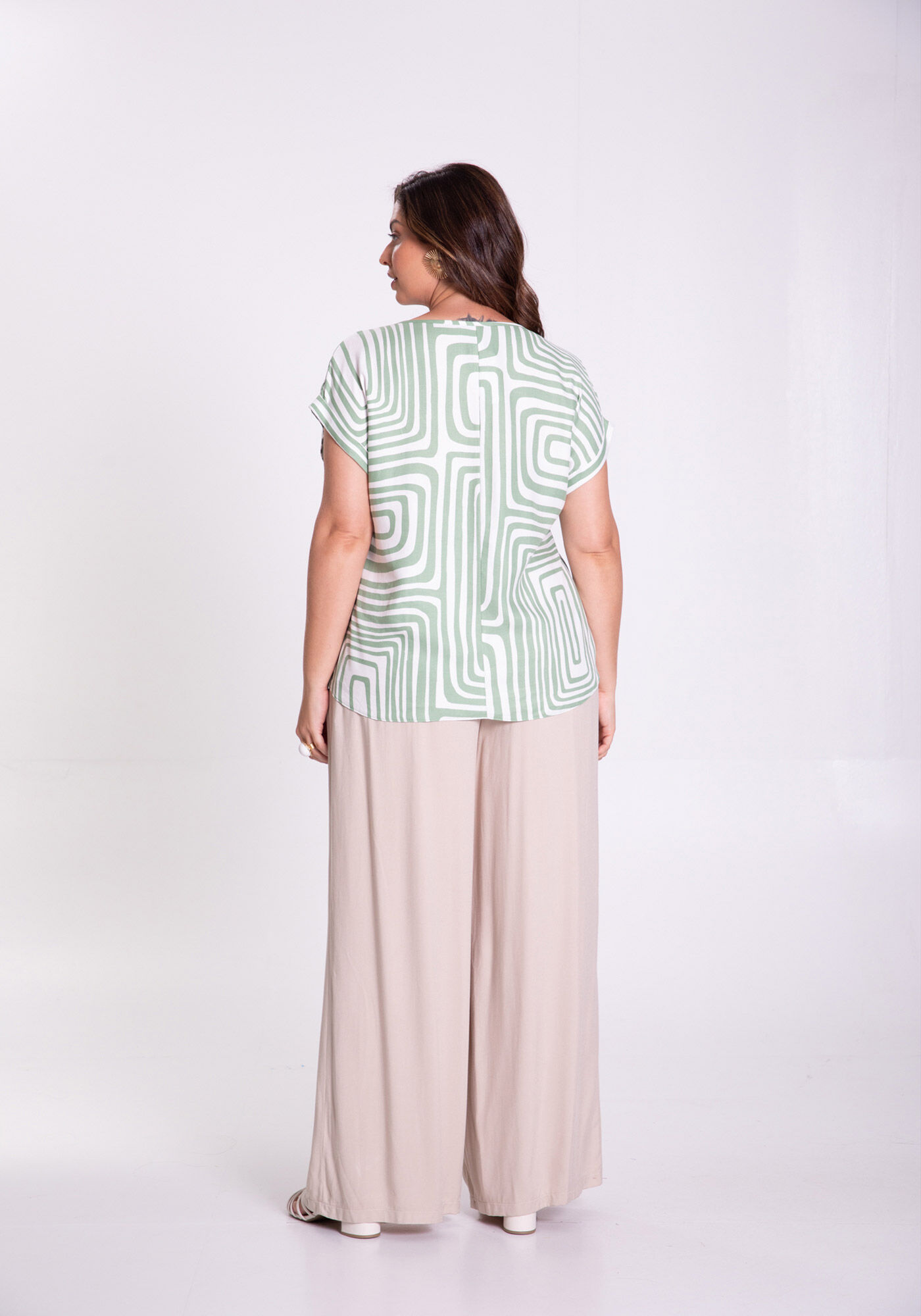 Blusa Plus Size Estampada em Viscose com Decote V, , large.