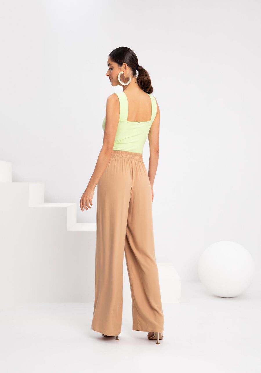 Body De Alças Largas Com Decote V E Recortes Em Malha Crepe, VERDE NAMIBIA. Body De Alças Largas Com Decote V E Recortes Em Malha Crepe, VERDE NAMIBIA, large.