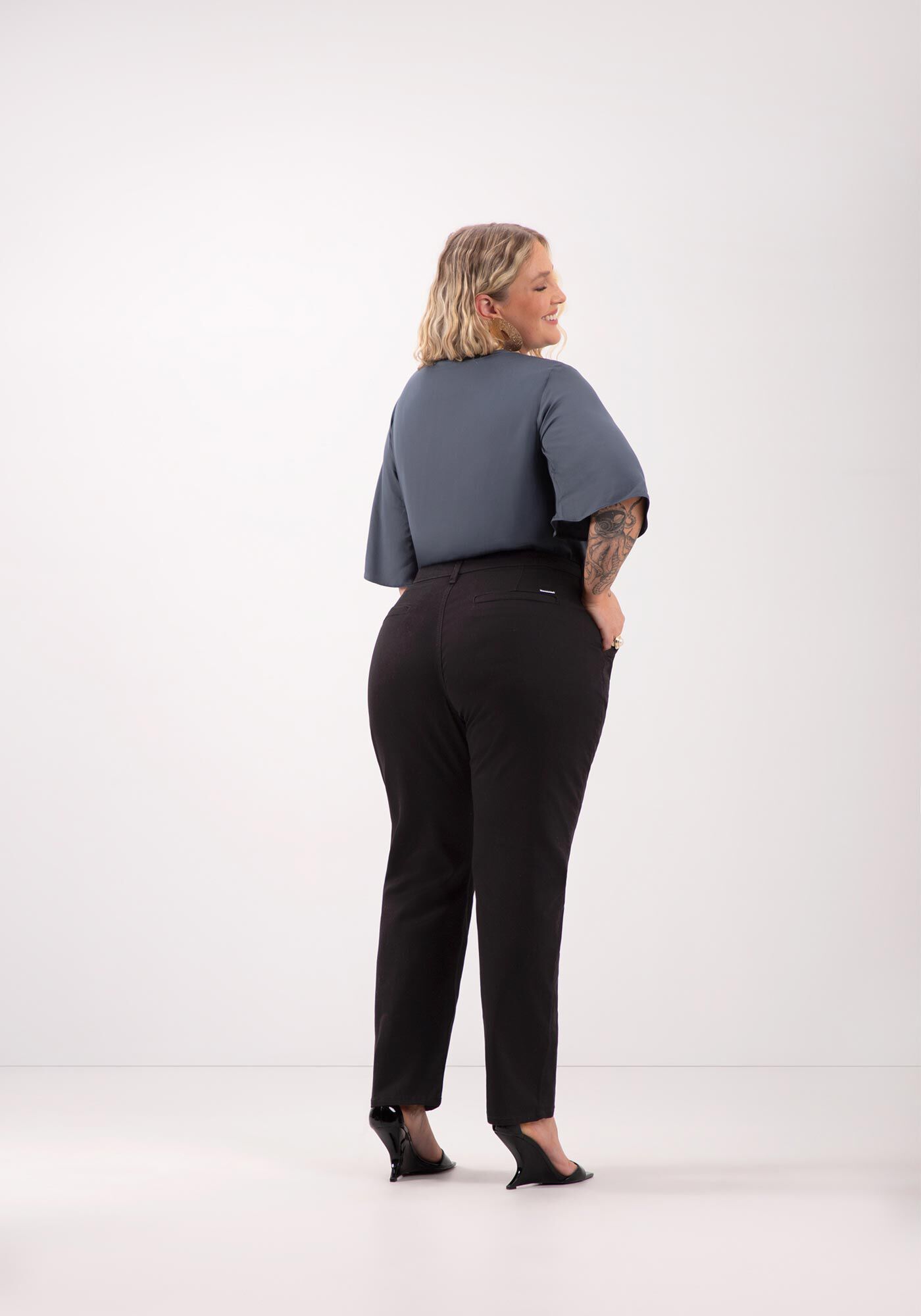 Cal&ccedil;a Reta Em Sarja Amaciada Com Cintura M&eacute;dia Plus Size, , large.