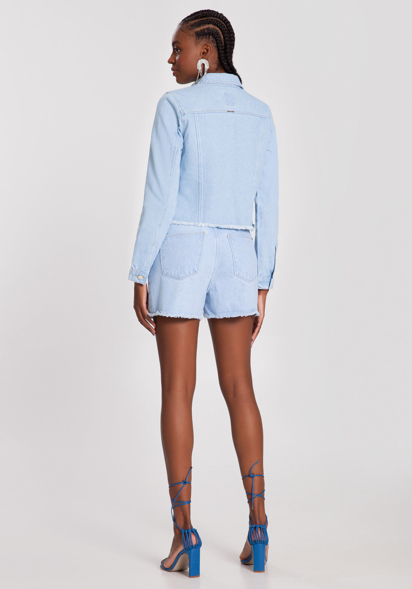 Shorts com barra hot sale desfiada