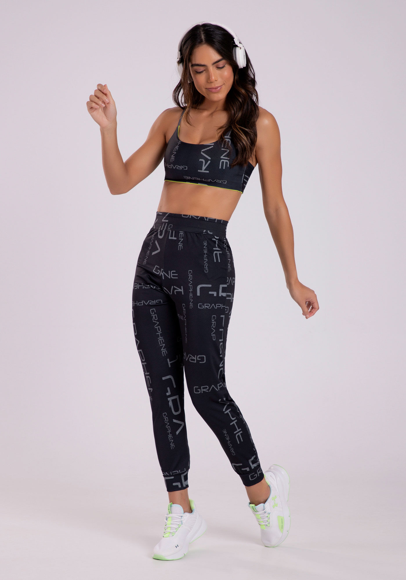 Calça 2025 preta estampada
