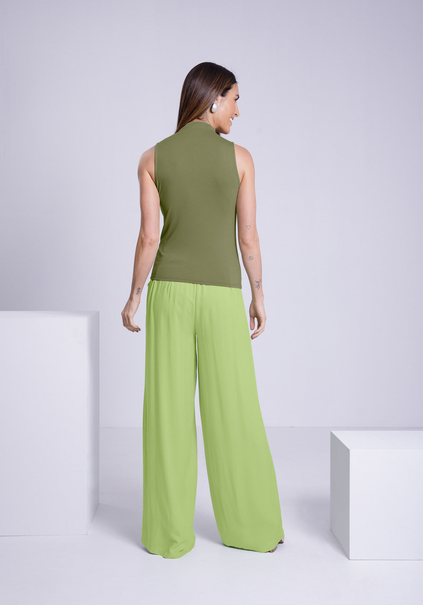 Cal&ccedil;a Wide Leg em Viscose com Detalhe C&oacute;s, VERDE CIMENS, large.