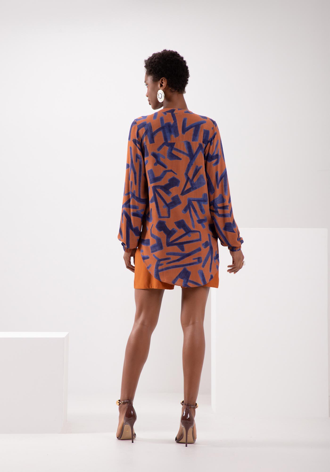 Camisa Alongada De Mangas Longas Com Gola Padre, ABRACO LARANJA, large.