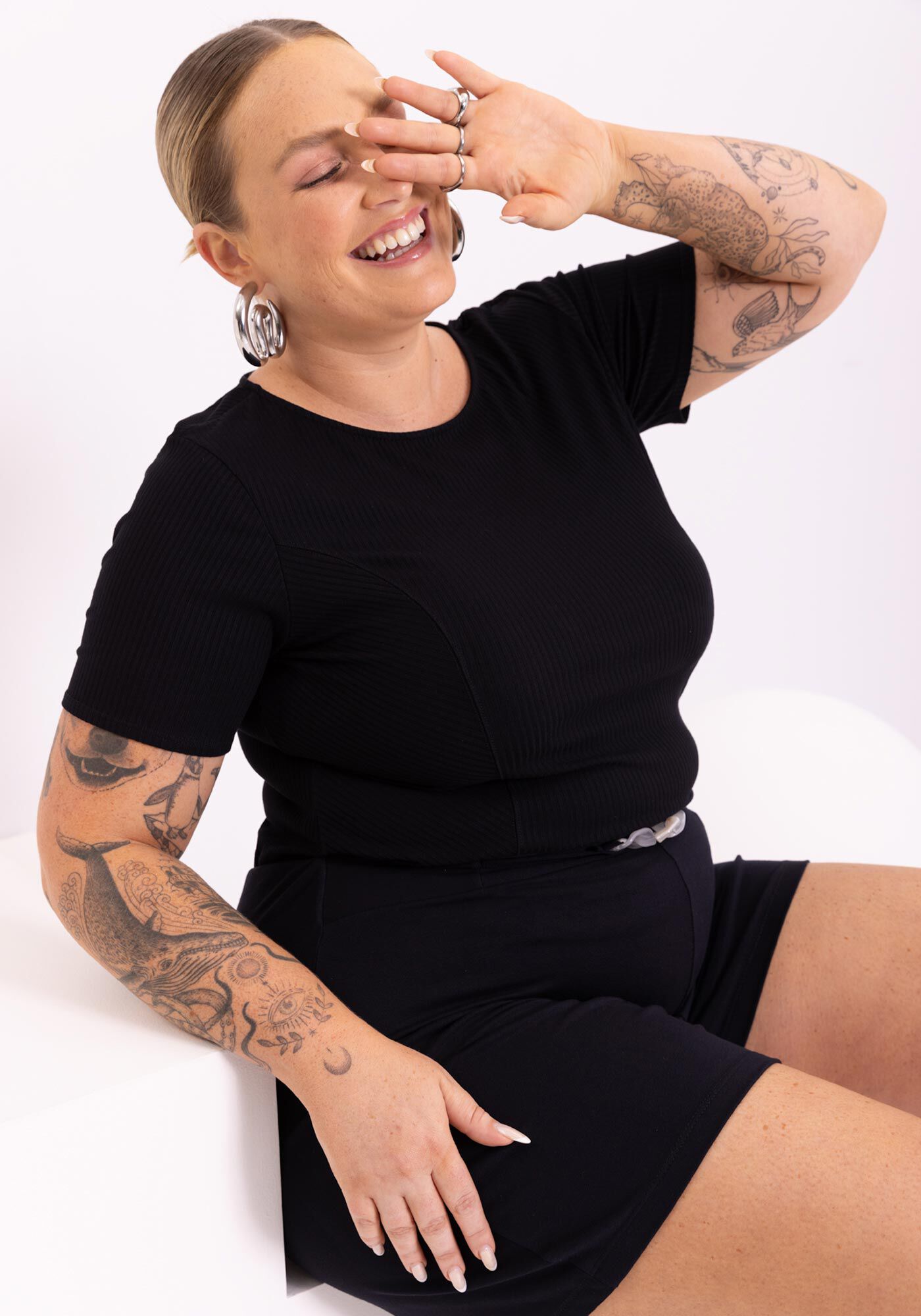 Shorts De Cintura Alta Com Detalhe Frontal Em Malha Crepe, PRETO, large.