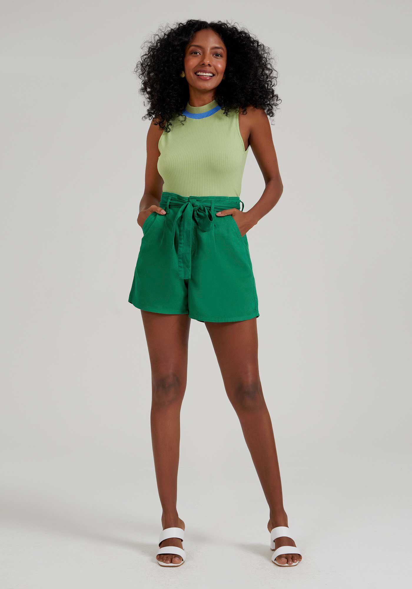 Shorts Sarja Clochard Cintura Alta com Cinto Lunender