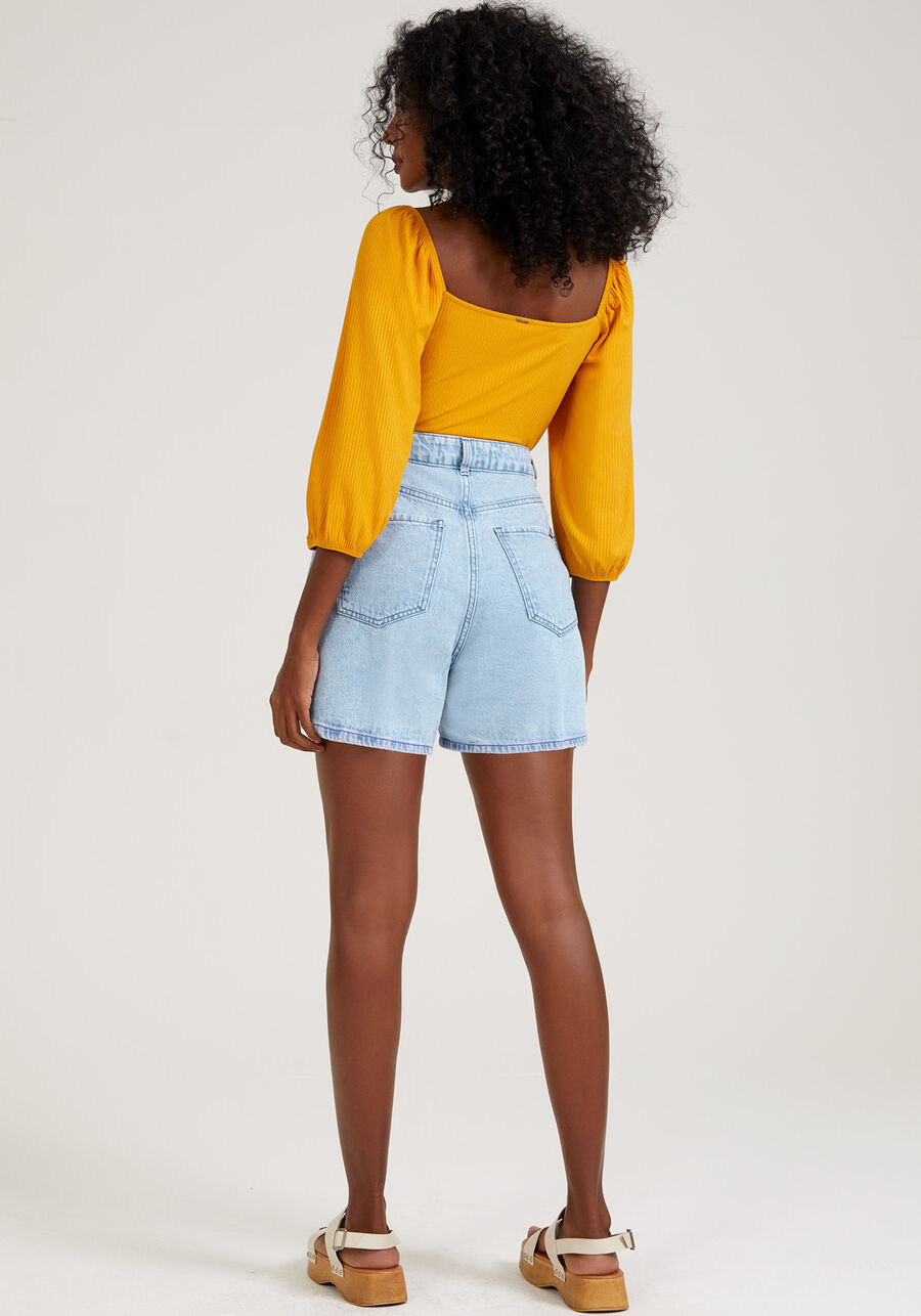 Shorts Jeans Mommy Claro com Cintura Alta, JEANS. Shorts Jeans Mommy Claro com Cintura Alta, JEANS, large.