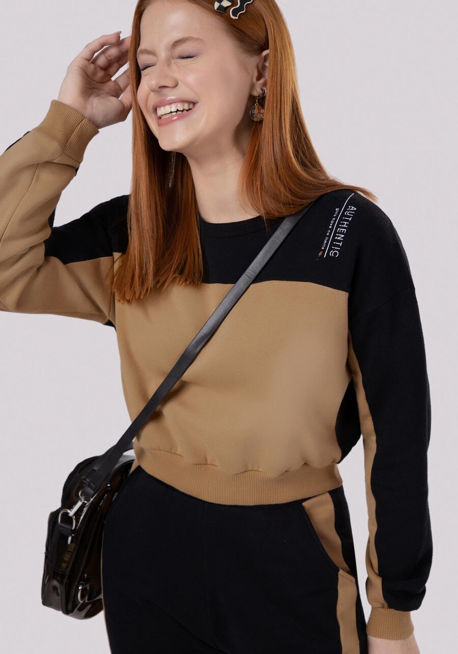 Conjunto Juvenil em Moletom com Recortes, . Conjunto Juvenil em Moletom com Recortes, , large.