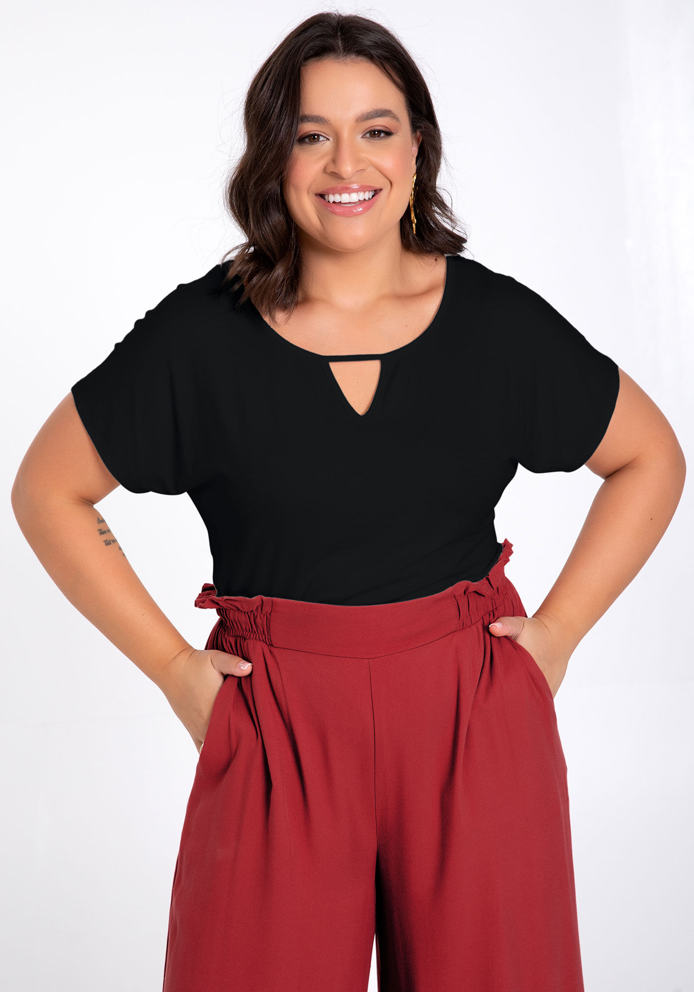 Blusa Plus Size em Malha Viscose com Detalhe Decote, PRETO REATIVO, large.