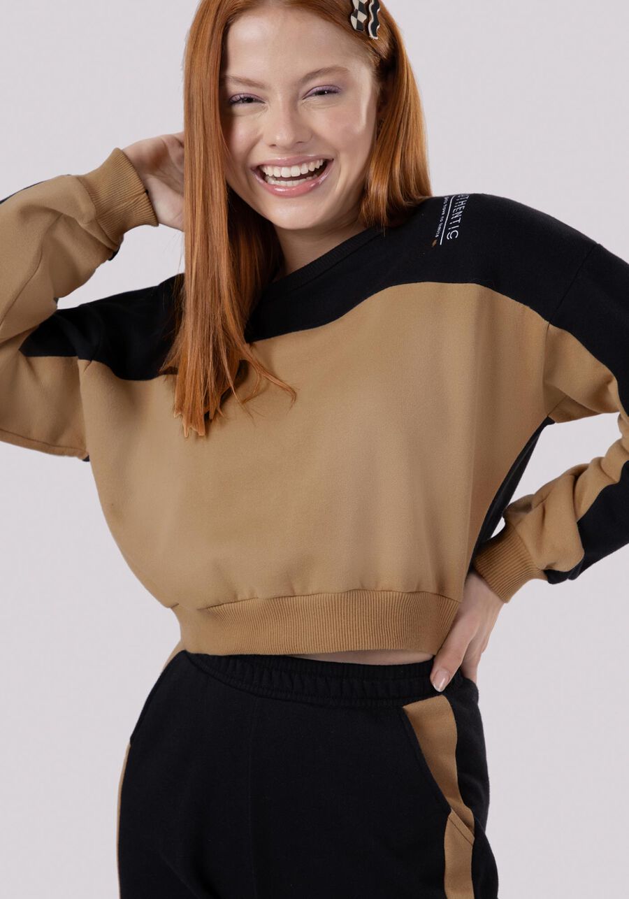 Conjunto Juvenil em Moletom com Recortes, . Conjunto Juvenil em Moletom com Recortes, , large.