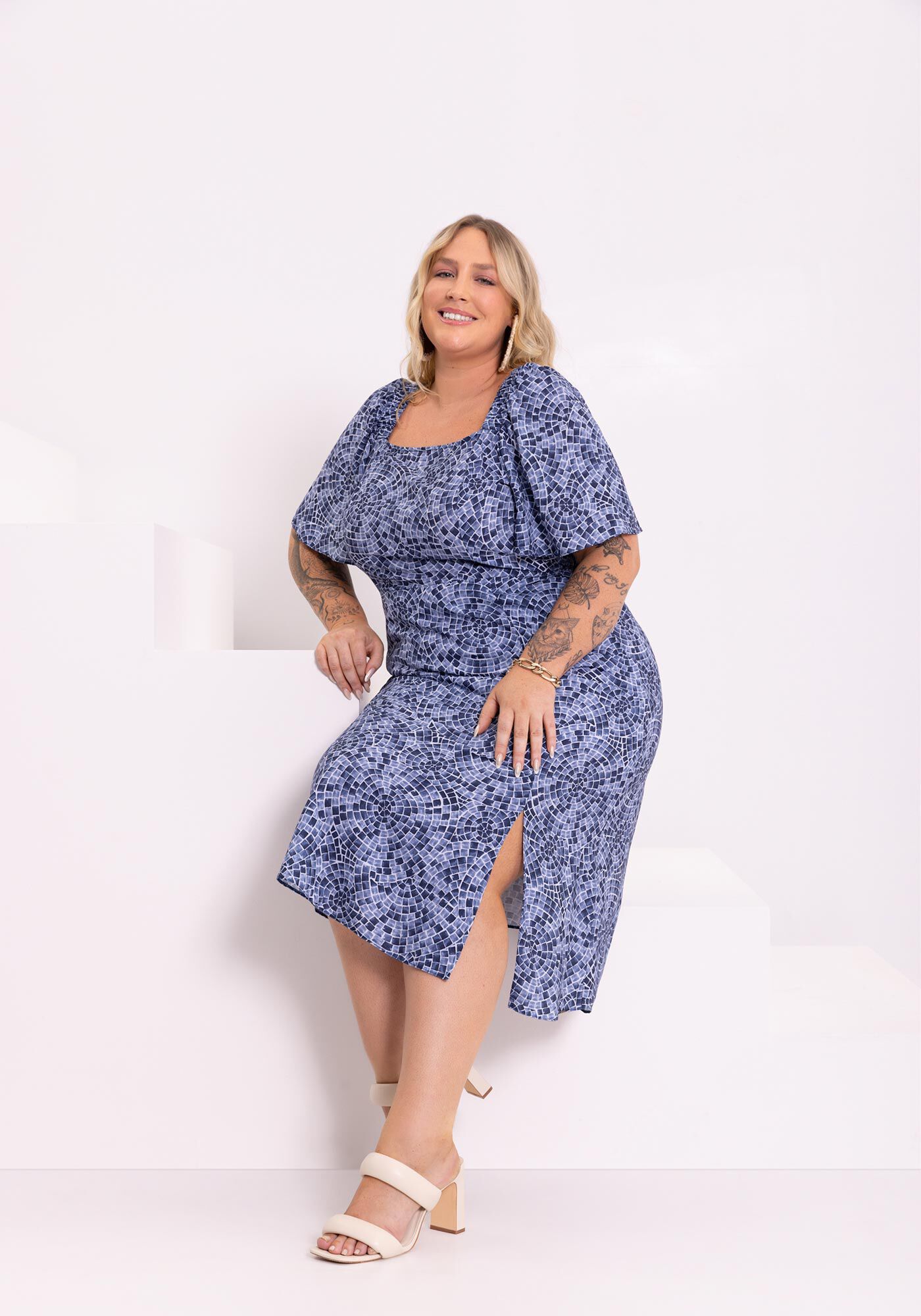 Vestido Midi Estampado Com Manga Flare E Decote Reto, , large.