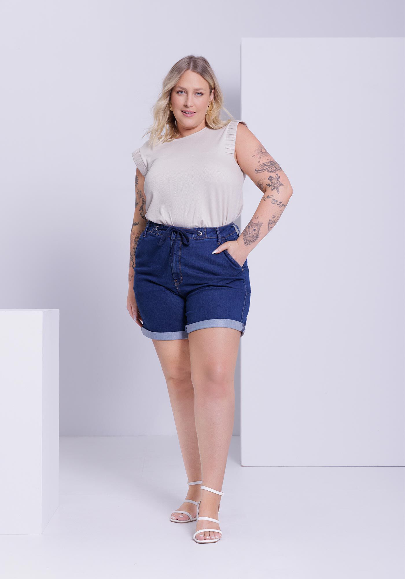 Shorts Jeans Boyfriend Com Cadar&ccedil;o Frontal E Cintura M&eacute;dia, JEANS, large.