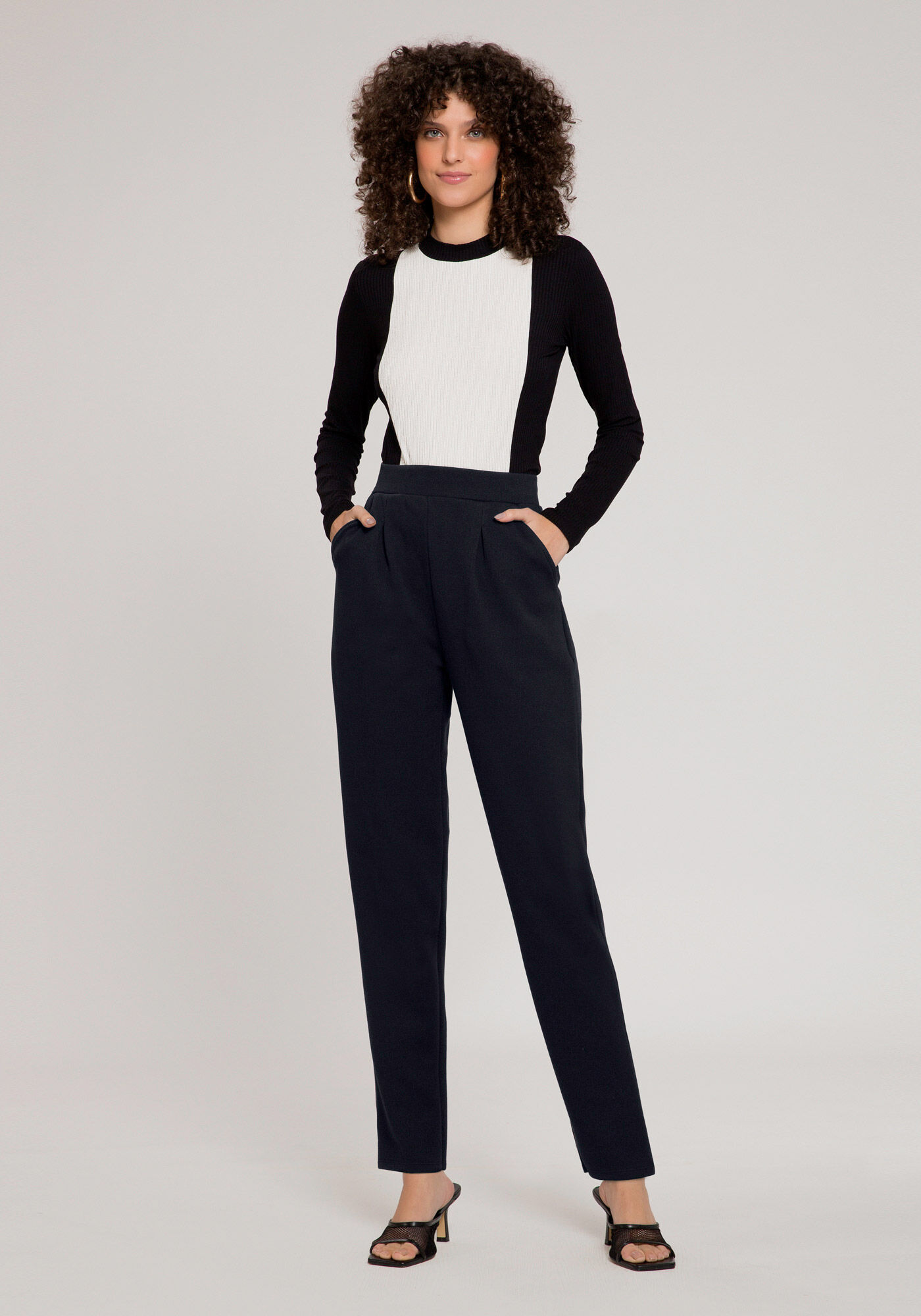 Calça de outlet malha com bolso
