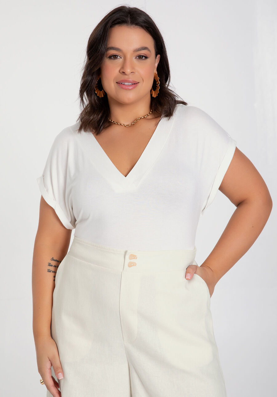 Blusa Plus Size em Malha Viscose com Decote V, BRANCO OFF WHITE. Blusa Plus Size em Malha Viscose com Decote V, BRANCO OFF WHITE, large.