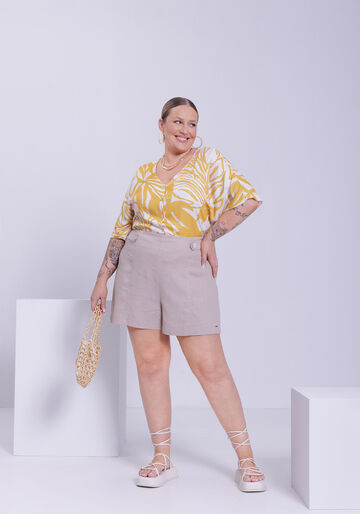 Camisa Manga Curta Plus Size em Viscose Estampada, ERVA DOCE AMARELO. Camisa Manga Curta Plus Size em Viscose Estampada, ERVA DOCE AMARELO, large.