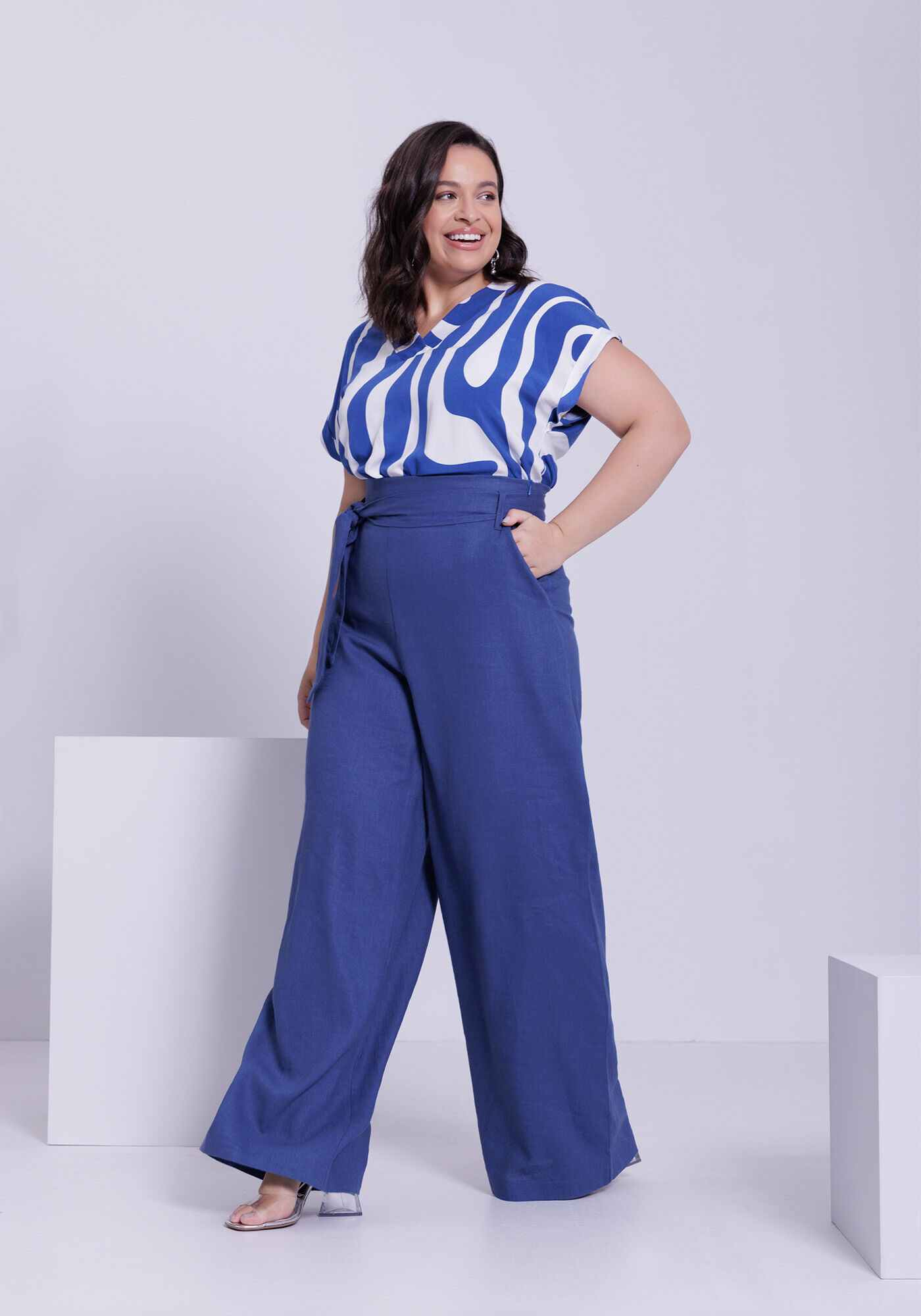 Blusa Plus Size Estampada em Viscose com Decote V, , large.