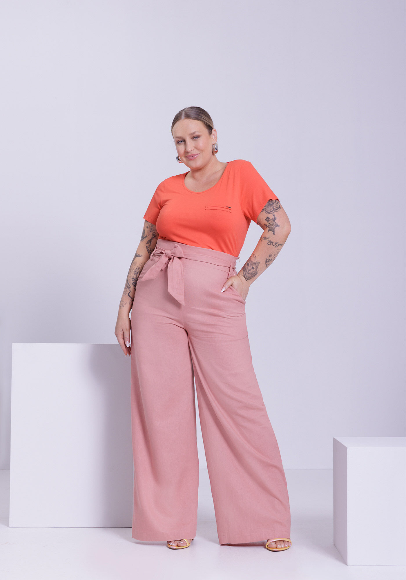 Cal&ccedil;a Wide Leg Plus Size em Tecido Linho com Cinto, ROSA LAVANDER, large.