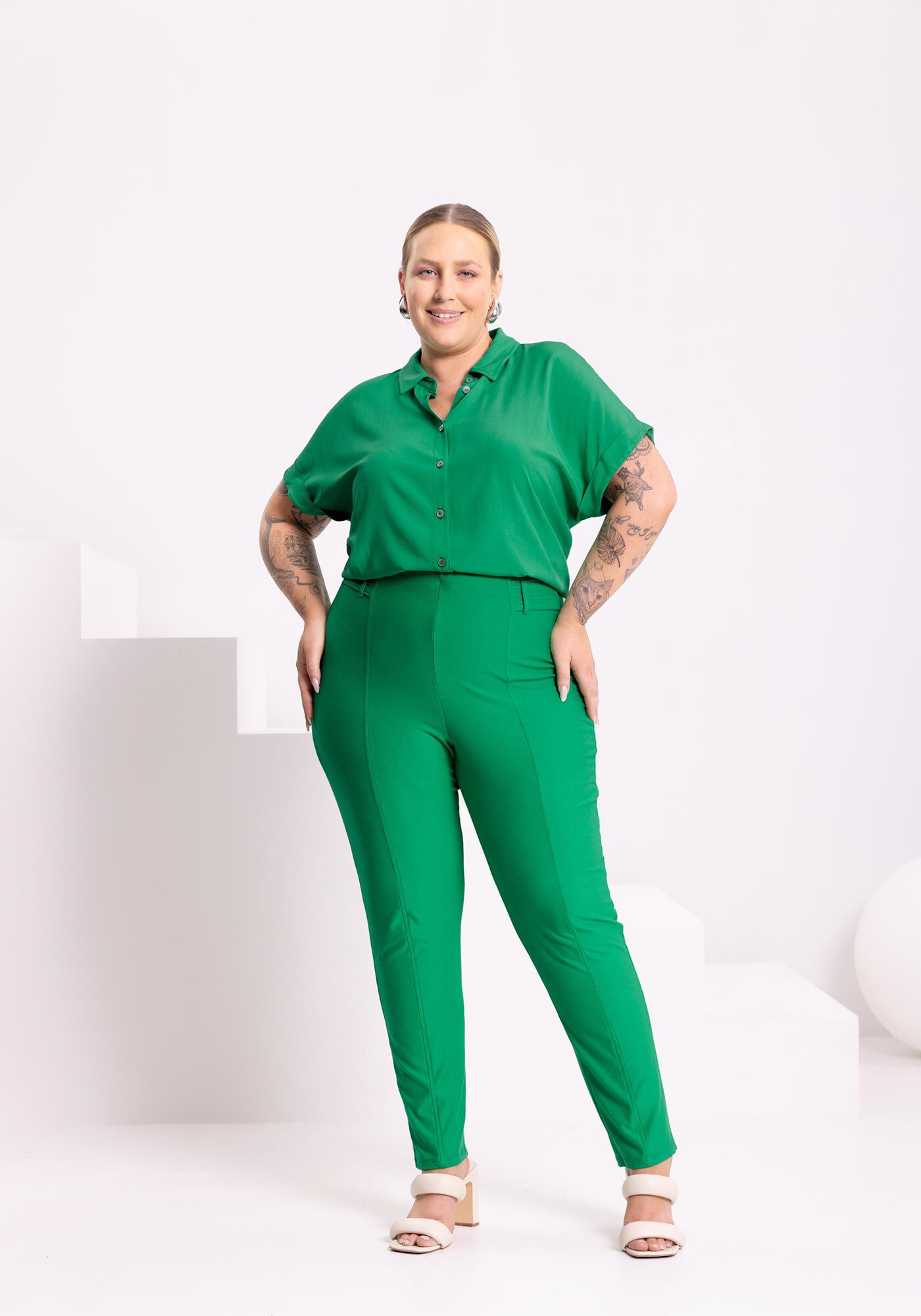 Cal&ccedil;a Reta Com Cintura Alta E Nervuras Em Malha Crepe, VERDE ALGA, large.