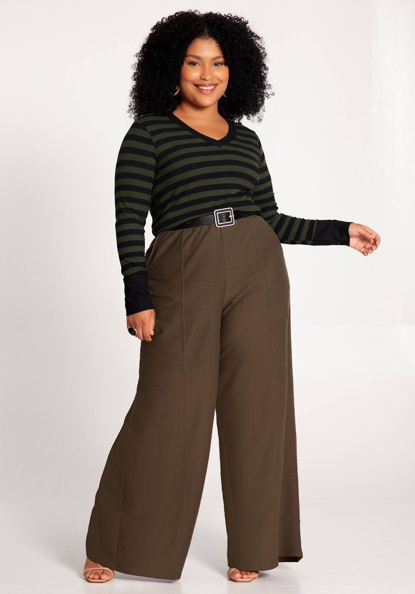 Blusa Plus Size Listrada em Malha com Decote V Lunender