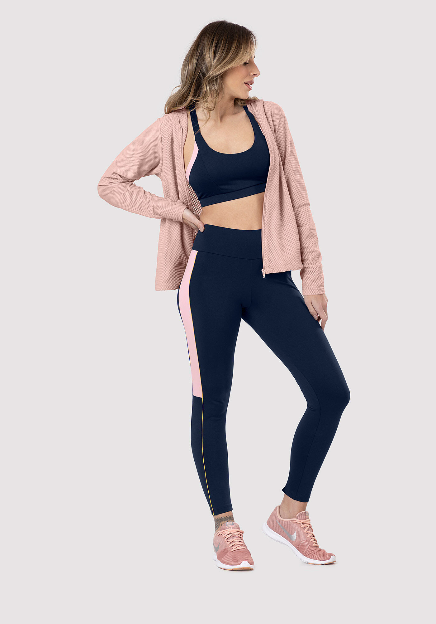 Calça legging com renda na cheap lateral