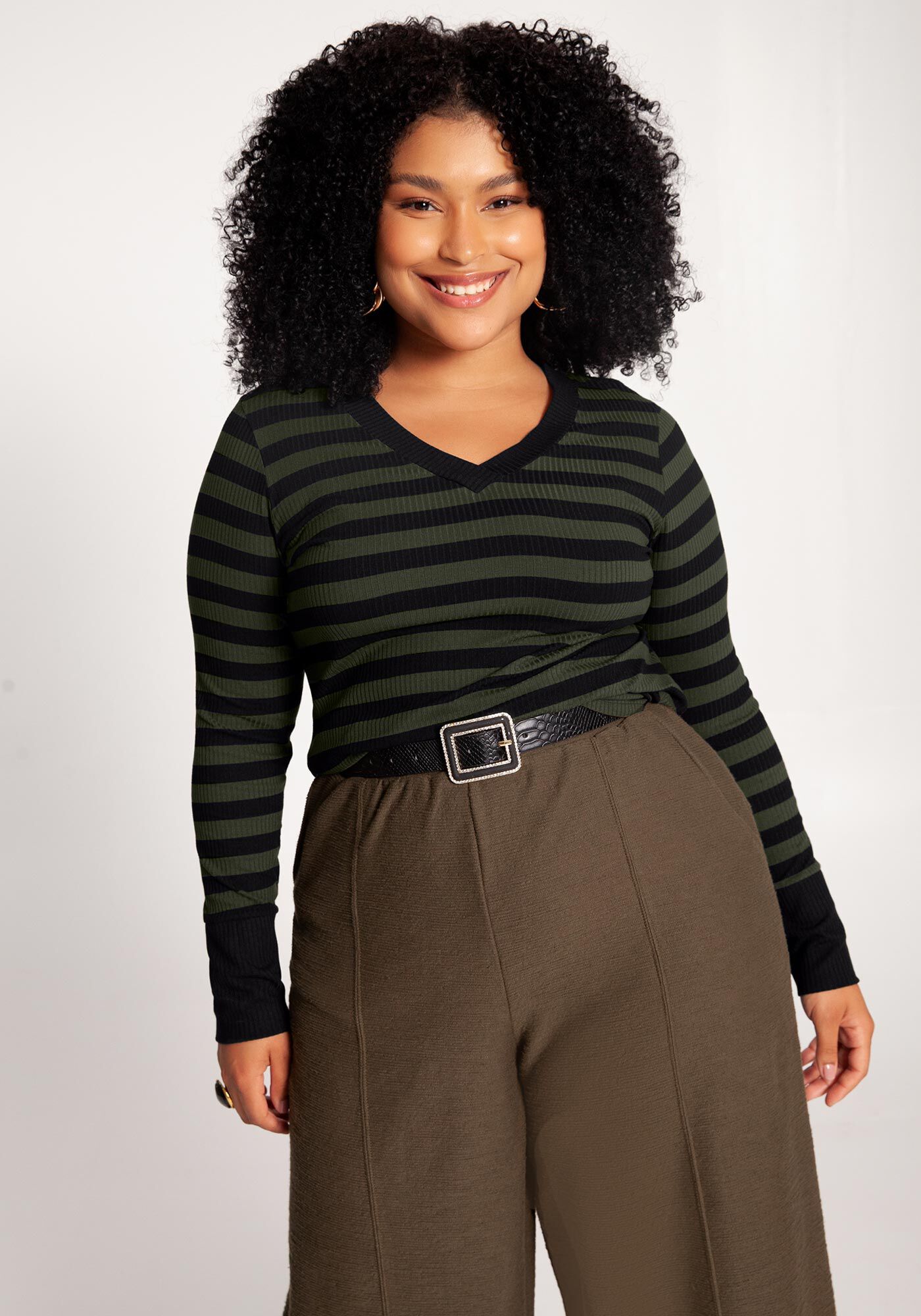 Blusa Plus Size Listrada em Malha com Decote V Lunender